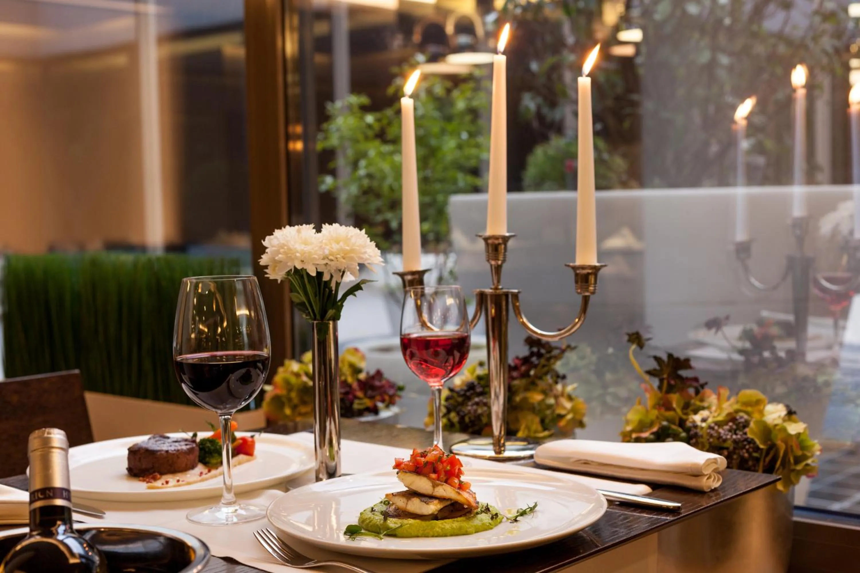 Restaurant/places to eat in Ramada Plaza by Wyndham Bucharest Convention Center