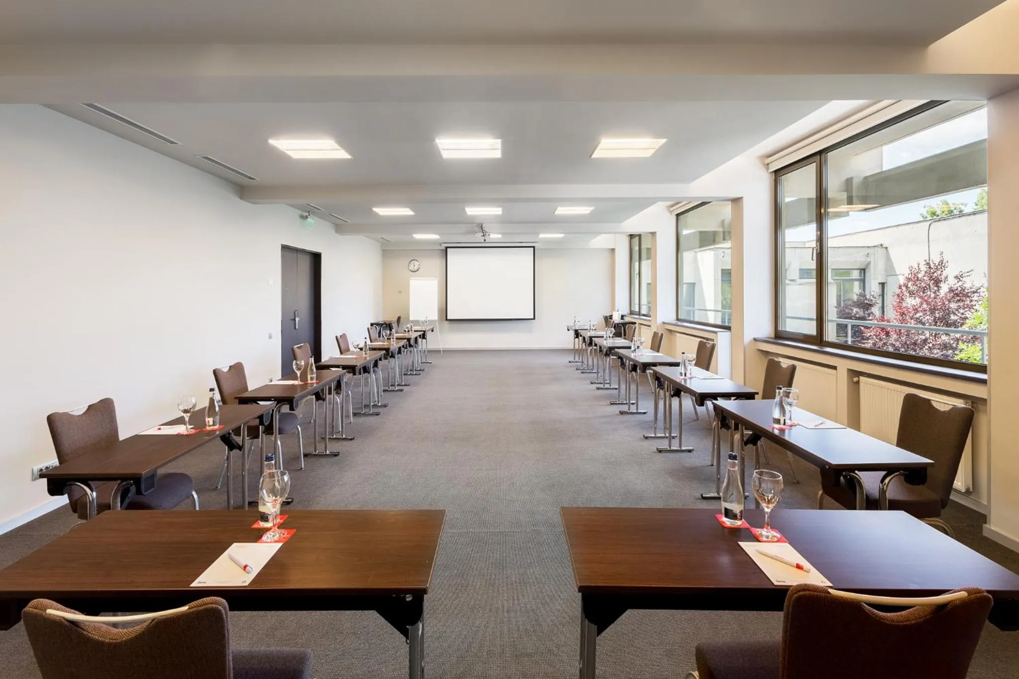 Meeting/conference room in Ramada Plaza by Wyndham Bucharest Convention Center