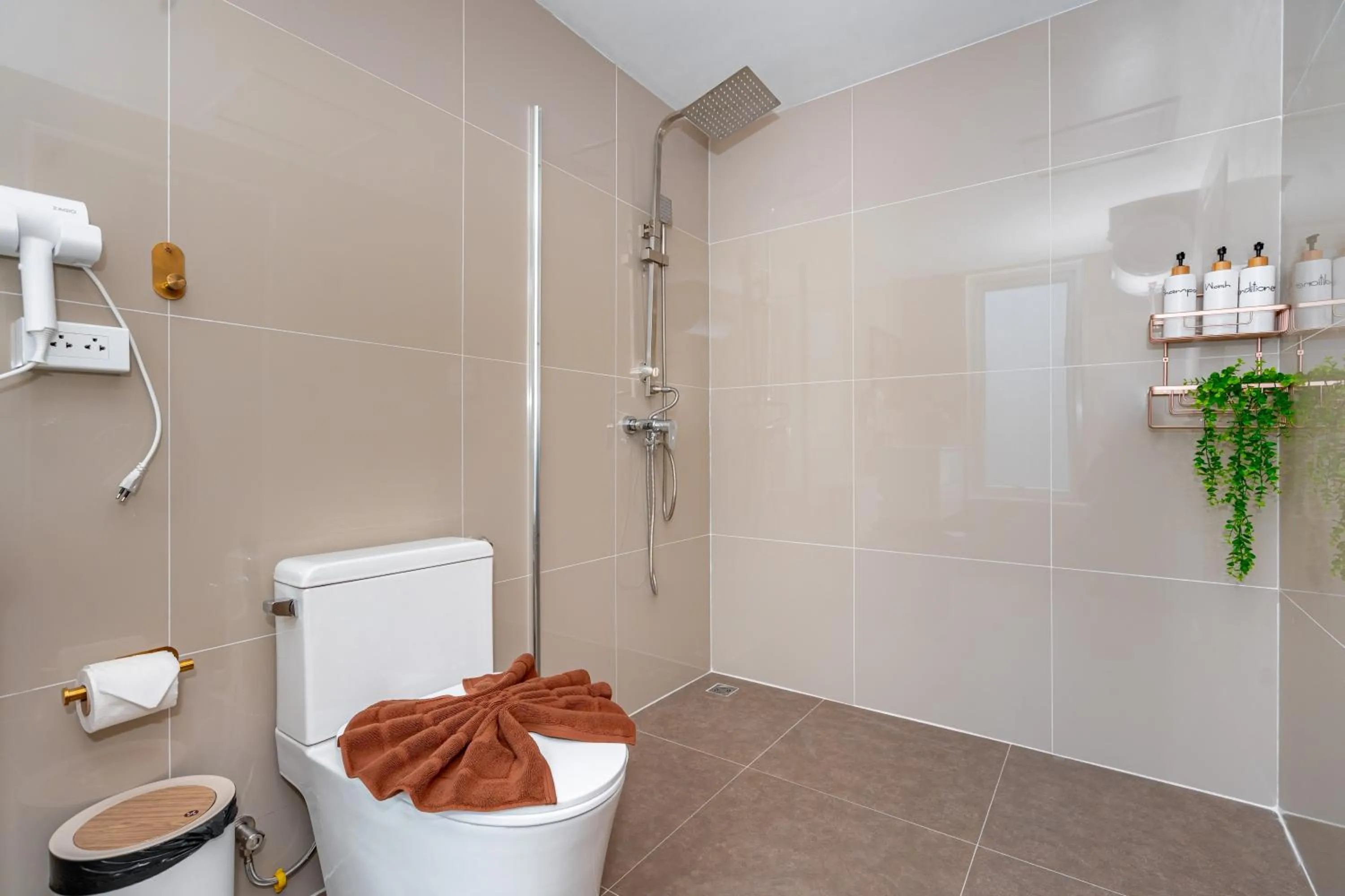 Toilet in Kata Station Boutique Hotel