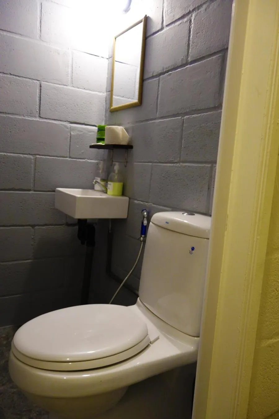 Bathroom in AE Semporna Guesthouse 极潜旅店