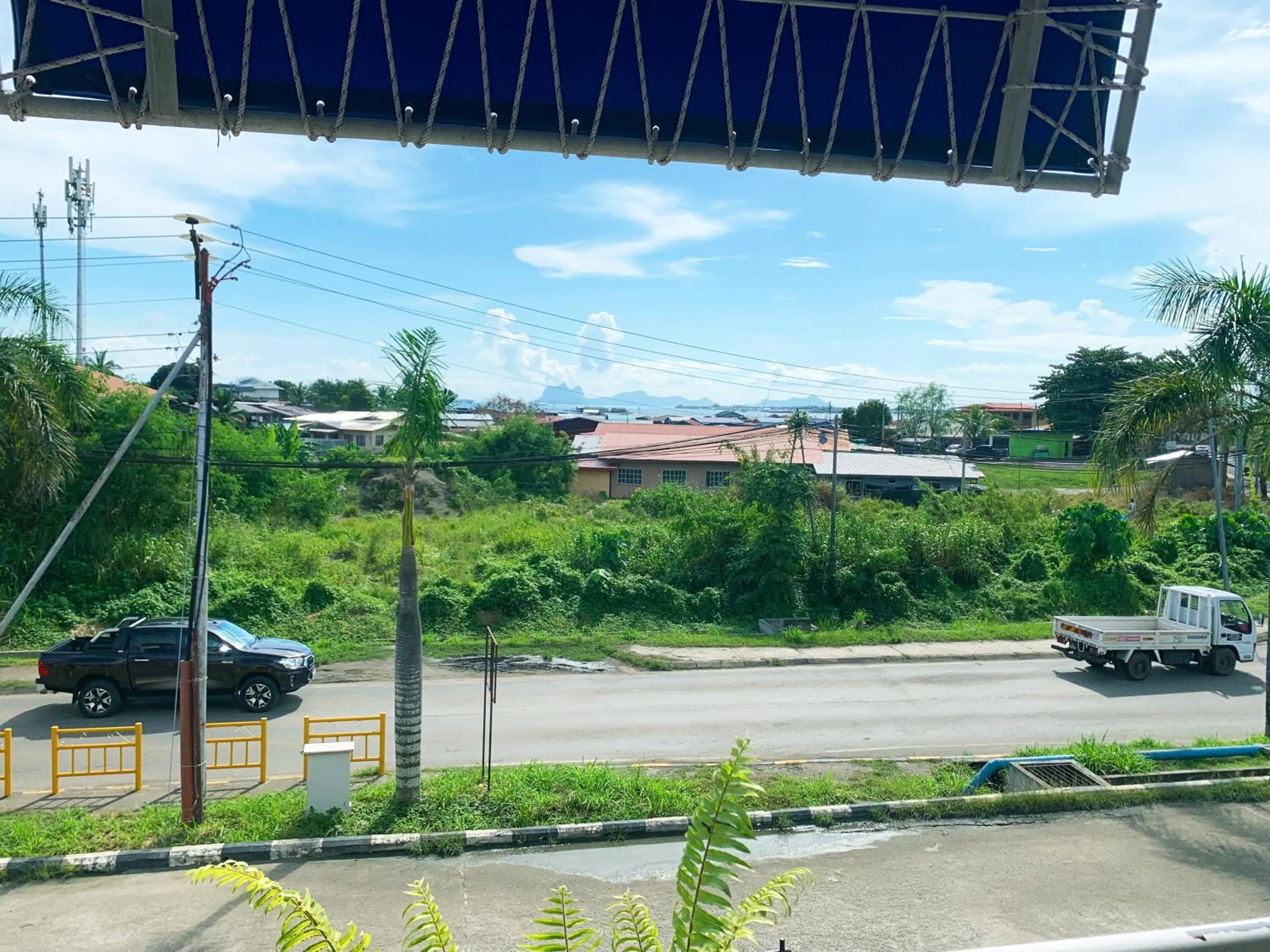 Mountain view in AE Semporna Guesthouse 极潜旅店