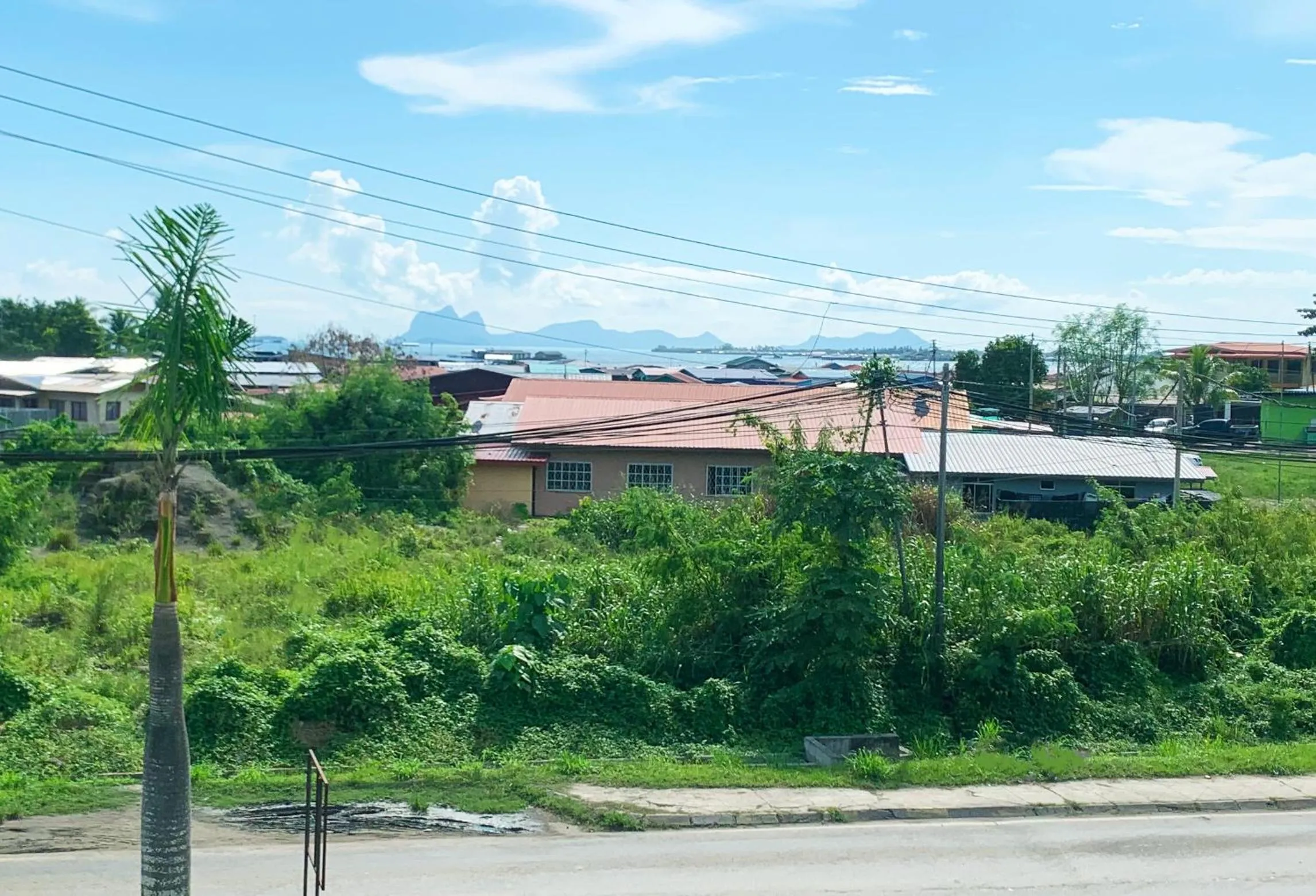 Mountain view in AE Semporna Guesthouse 极潜旅店