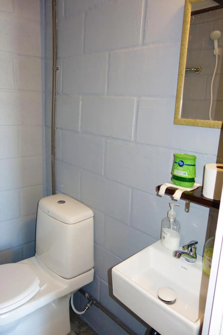 Bathroom in AE Semporna Guesthouse 极潜旅店