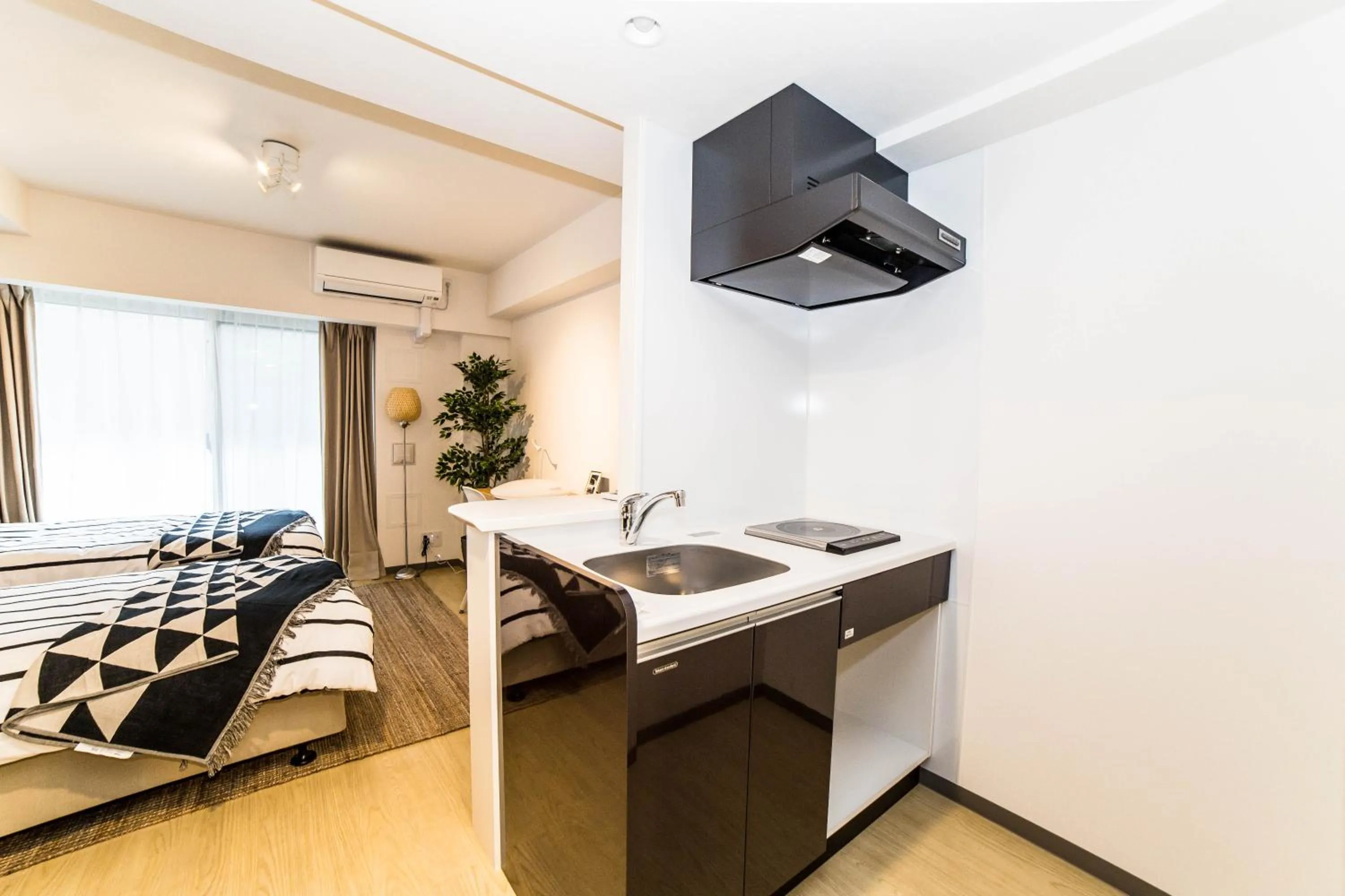 Kitchen or kitchenette, Bed in Universal Haneda