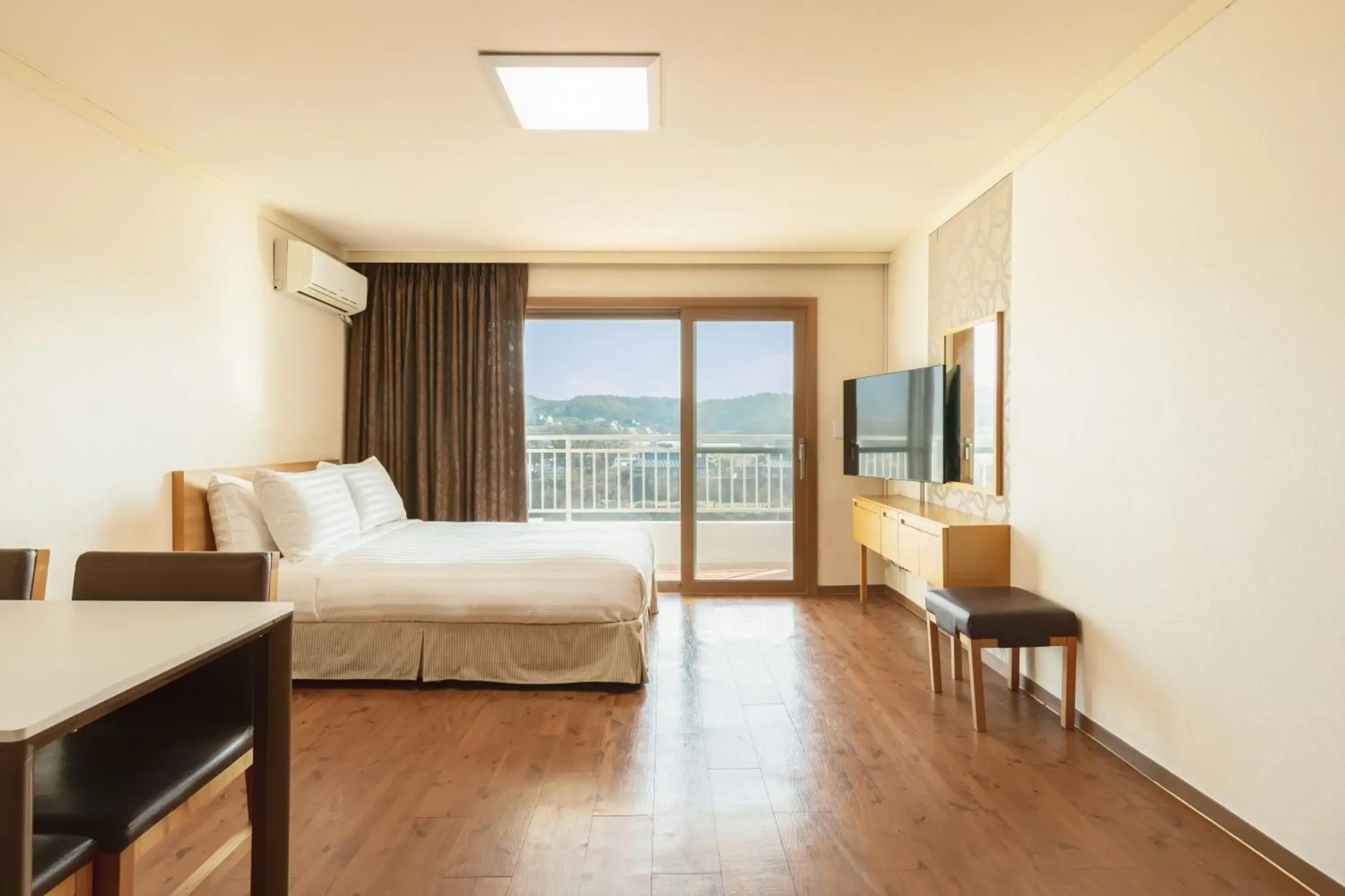 Family (With Kitchenette, Garden View) in Sono Belle Yangpyeong Family (With Kitchenette, Garden View) in Sono Belle Yangpyeong