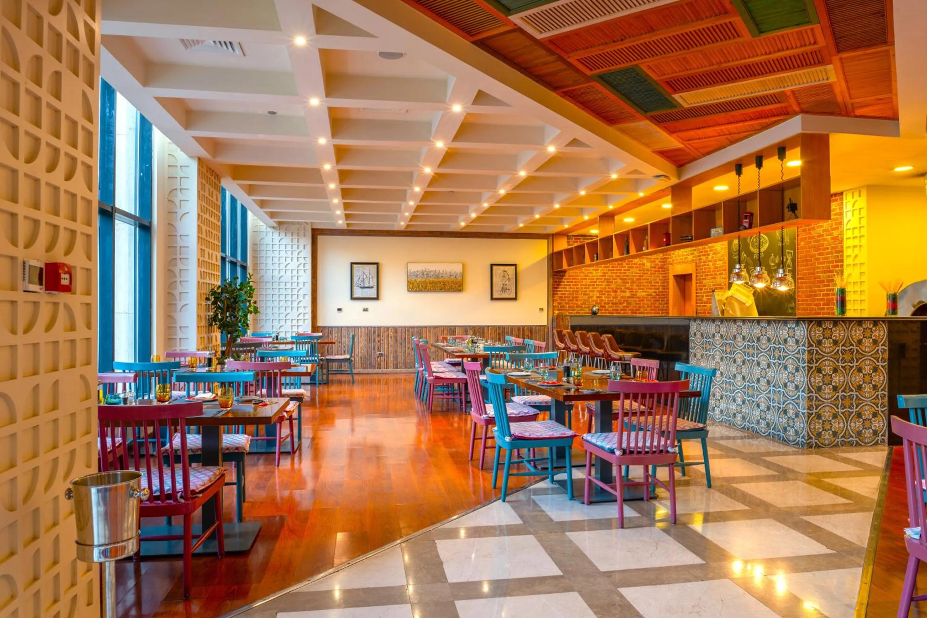 Restaurant/places to eat in Triumph Luxury Hotel