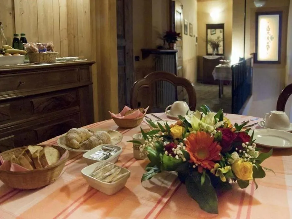 Dining area in B&B Aquarelle