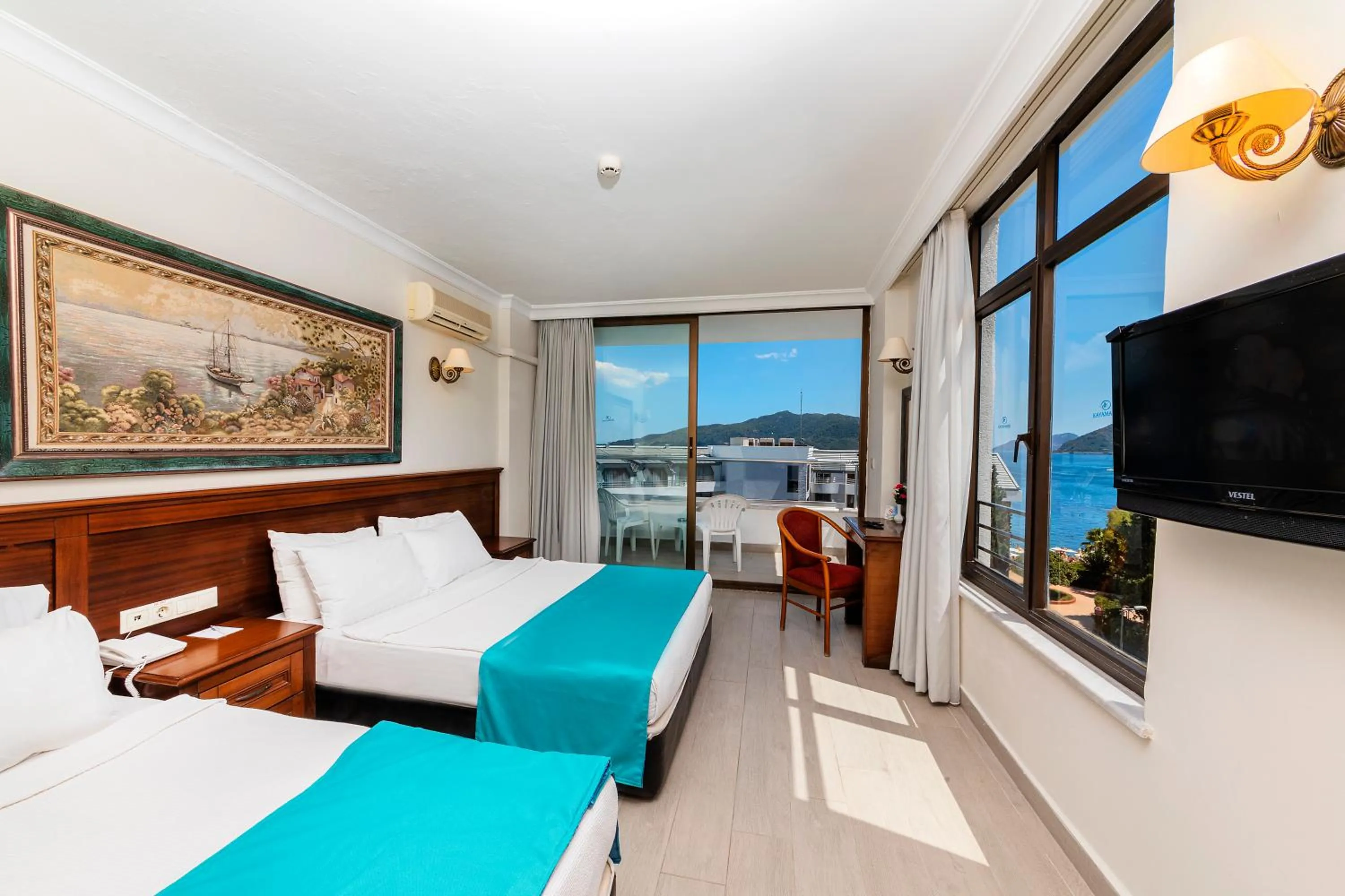 Photo of the whole room, Bed in Kayamaris Hotel