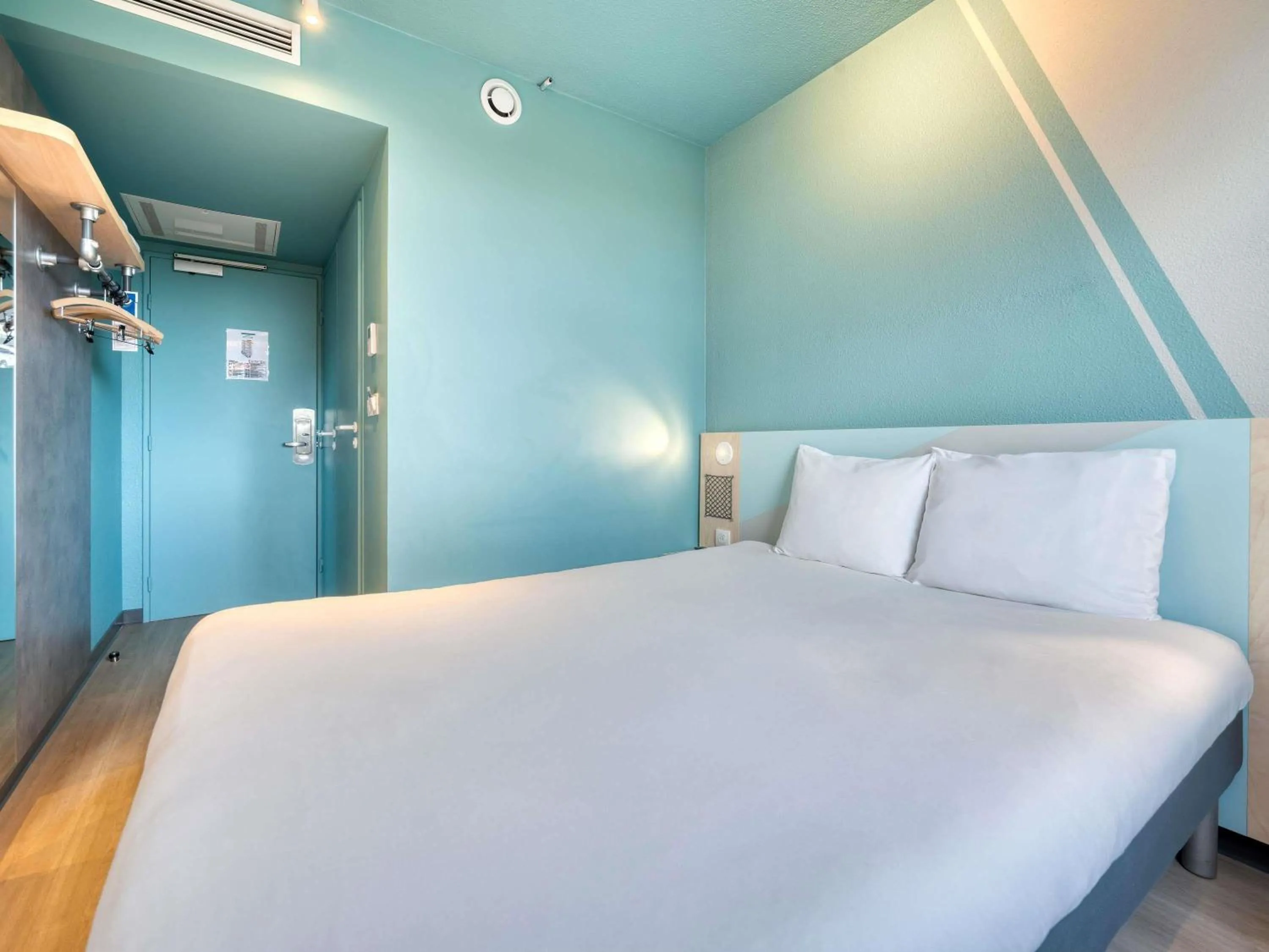 Bedroom, Bed in Ibis Budget Orly Chevilly Tram 7