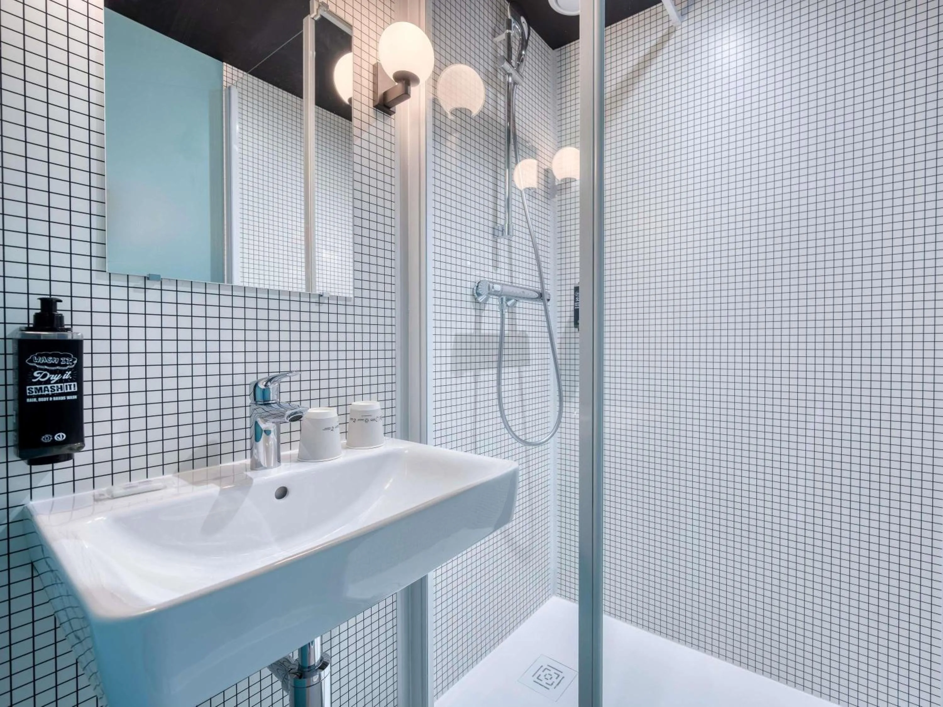 Bedroom in Ibis Budget Orly Chevilly Tram 7