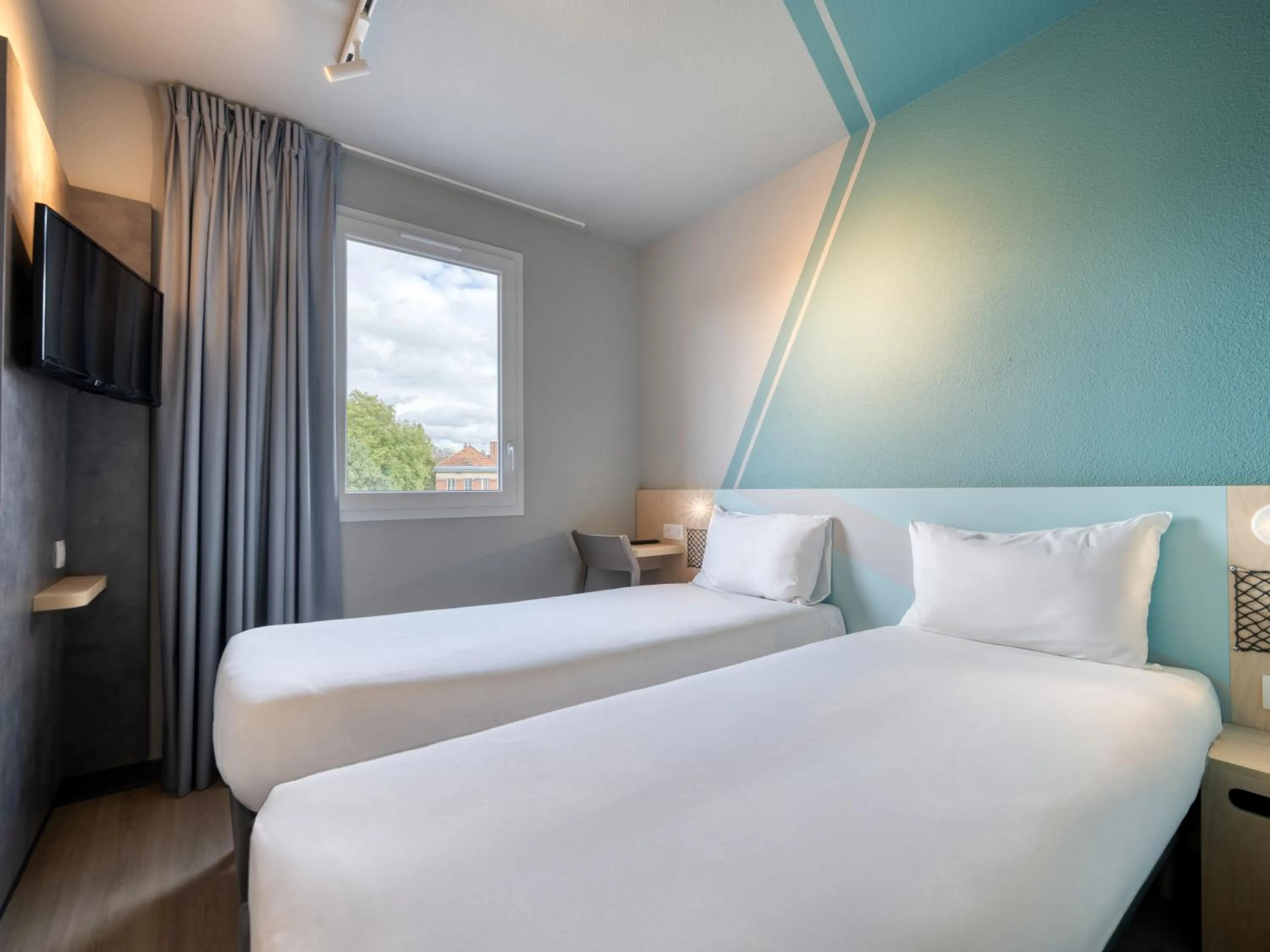 Bedroom, Bed in Ibis Budget Orly Chevilly Tram 7