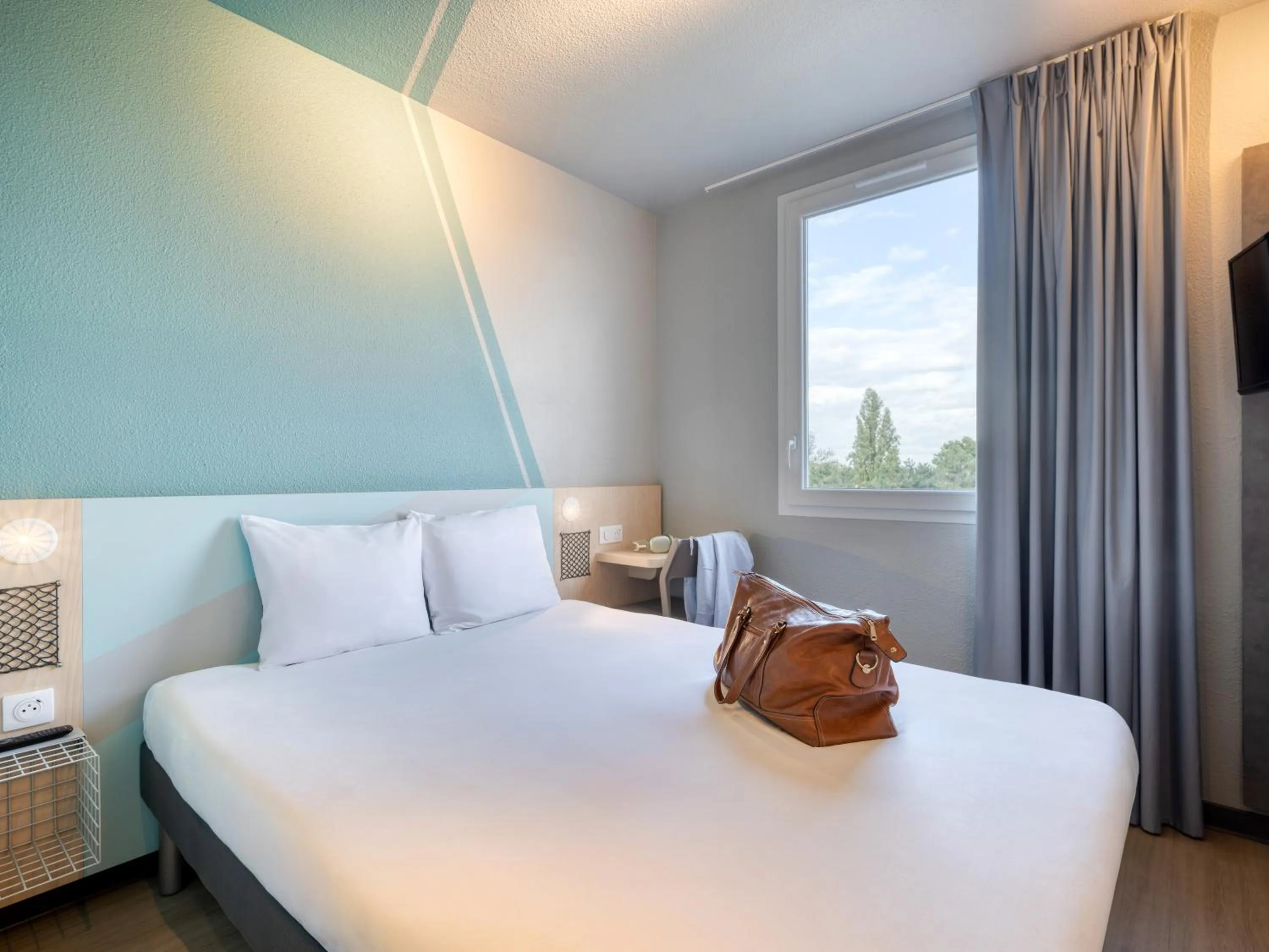 Bed in Ibis Budget Orly Chevilly Tram 7