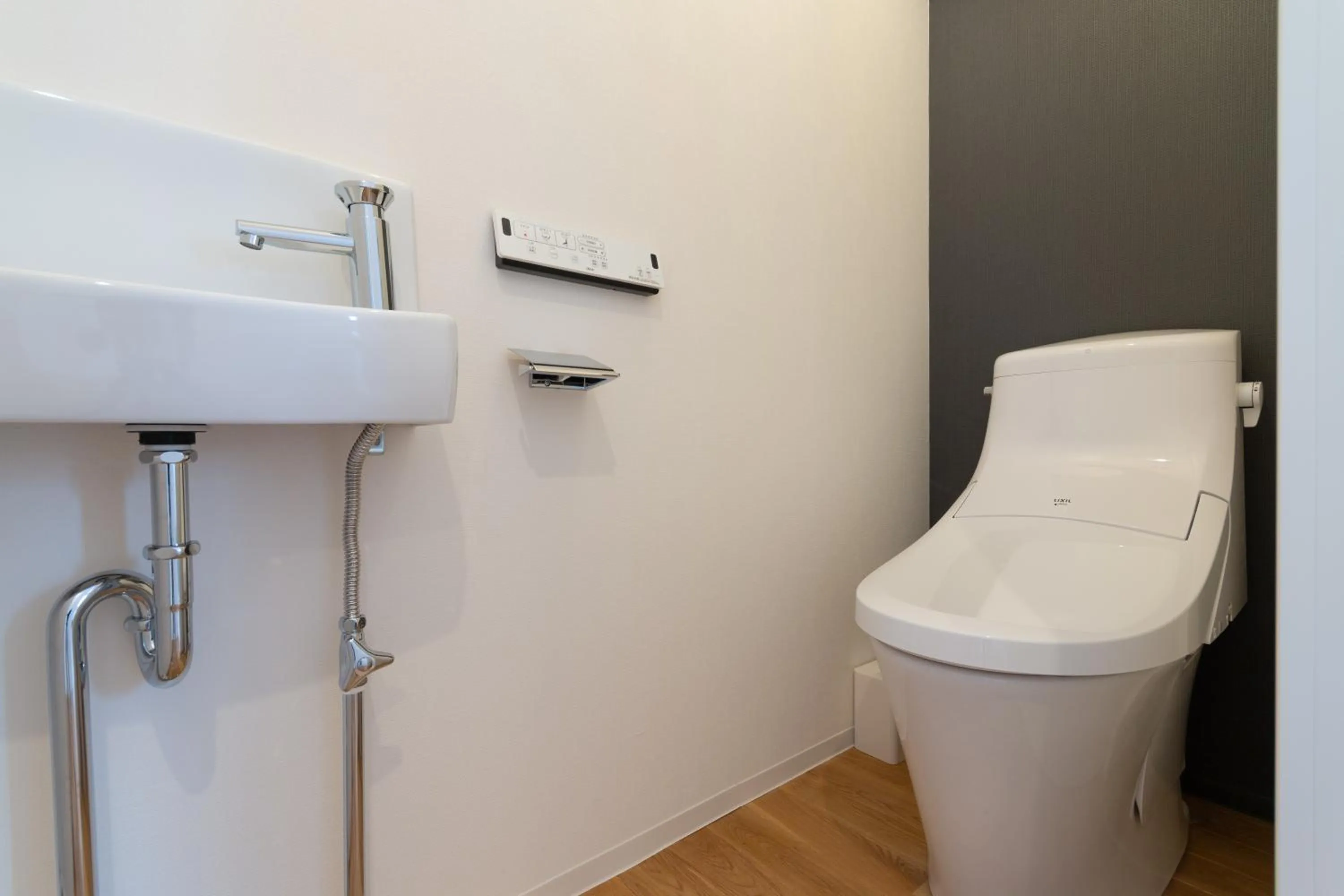 Bathroom in ROKU by H2 Life