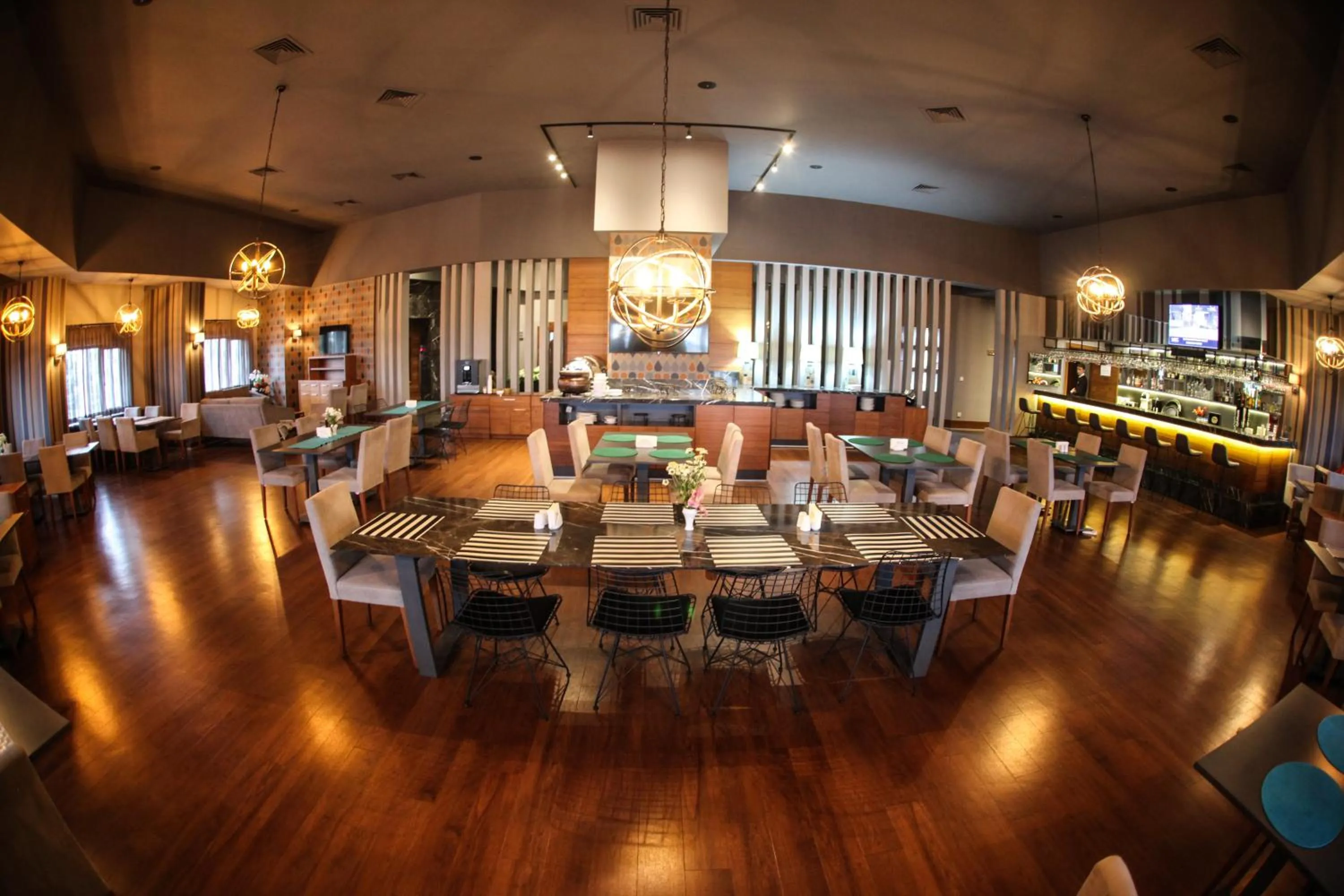 Restaurant/places to eat in Hotel Yayoba