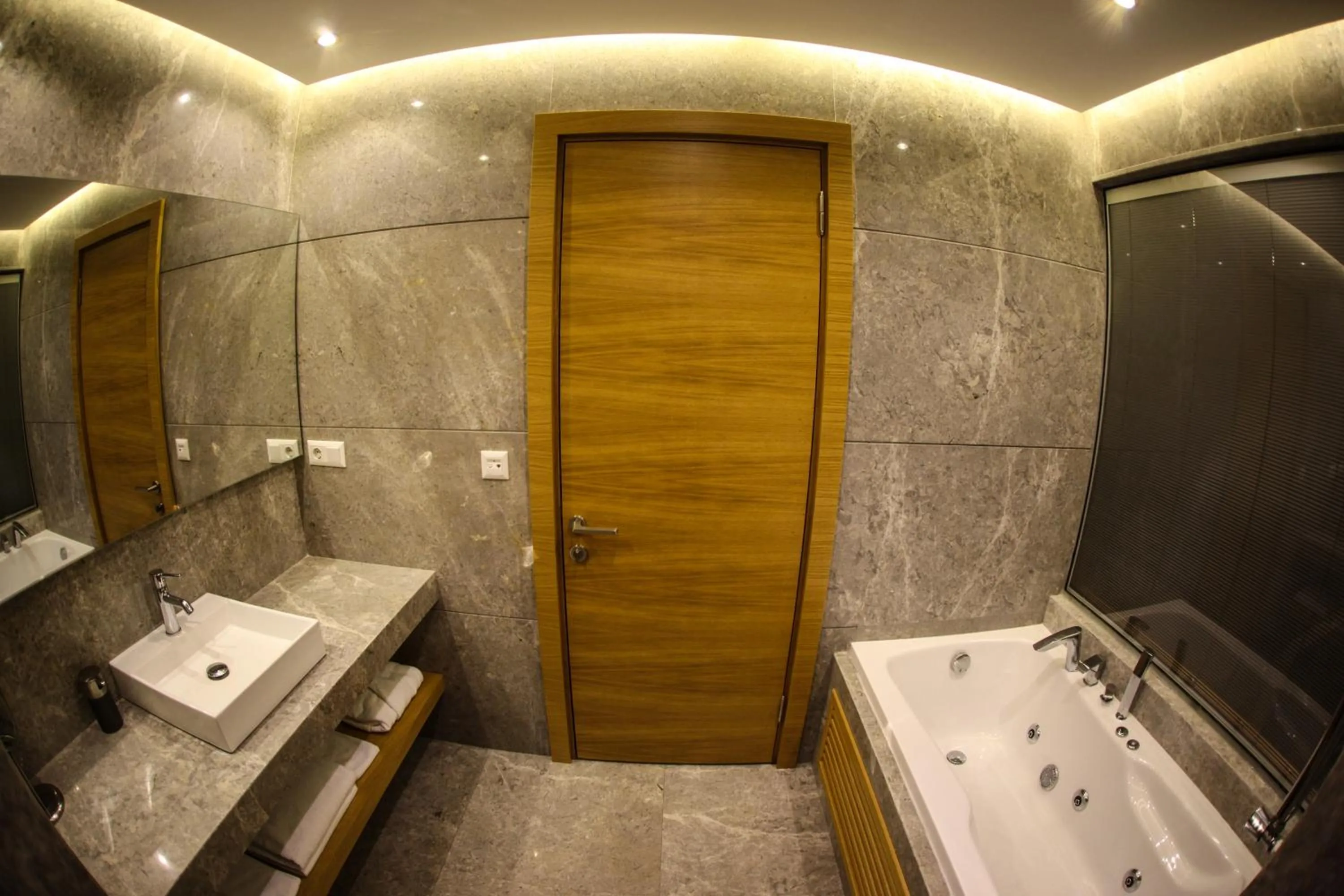 Shower in Hotel Yayoba