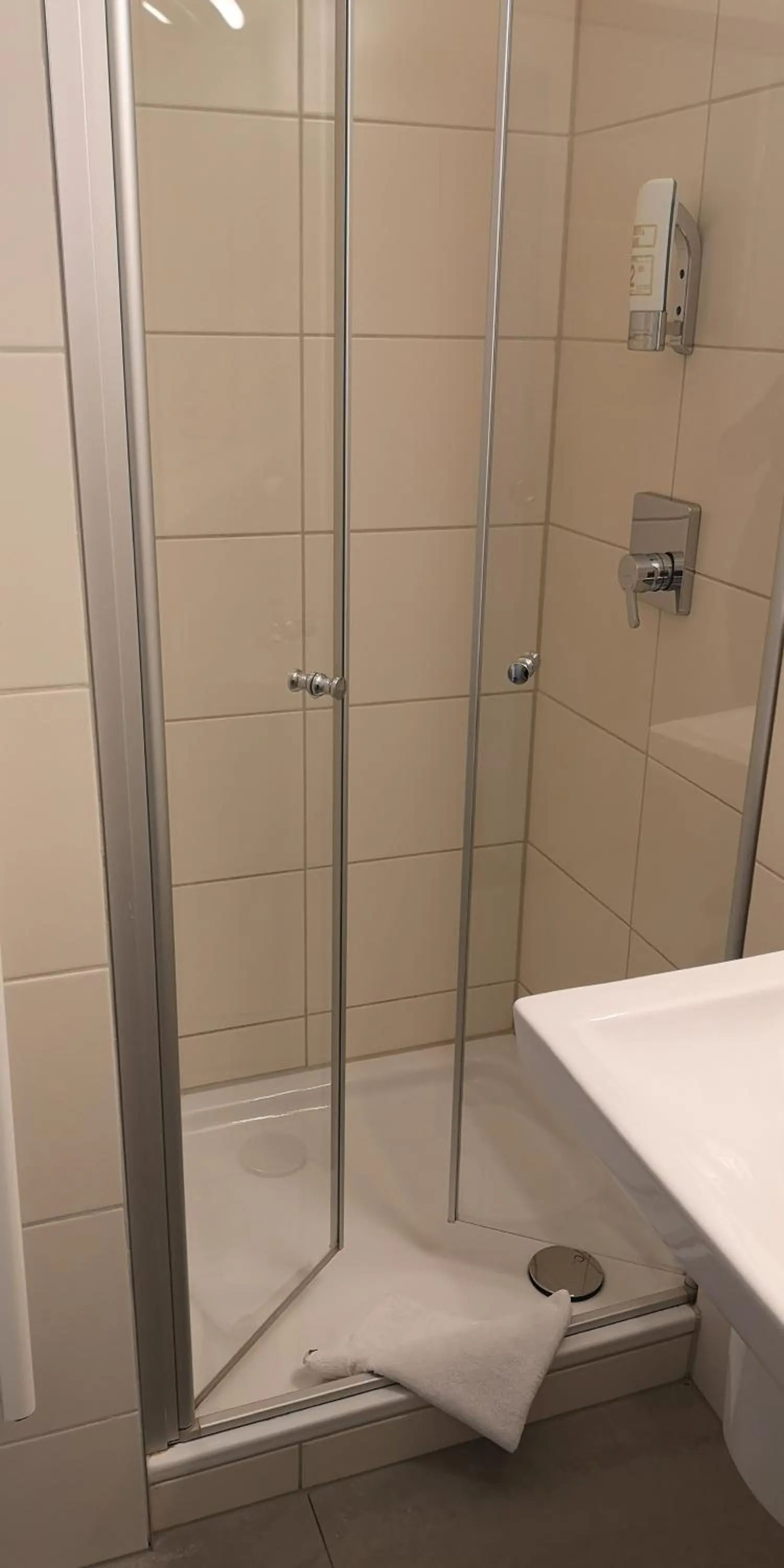 Shower in Hotel Altbacher Hof