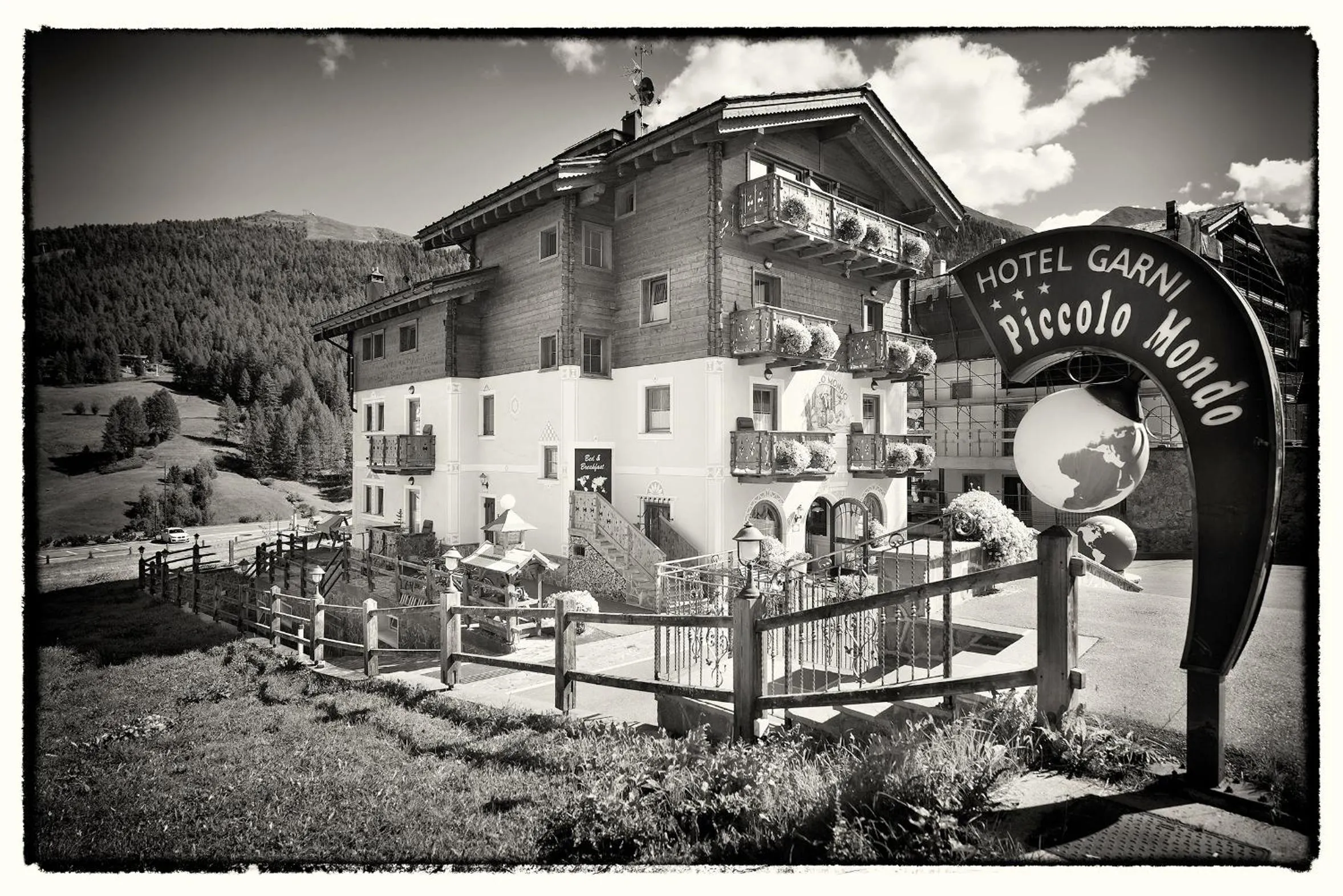 Property building in Hotel Piccolo Mondo