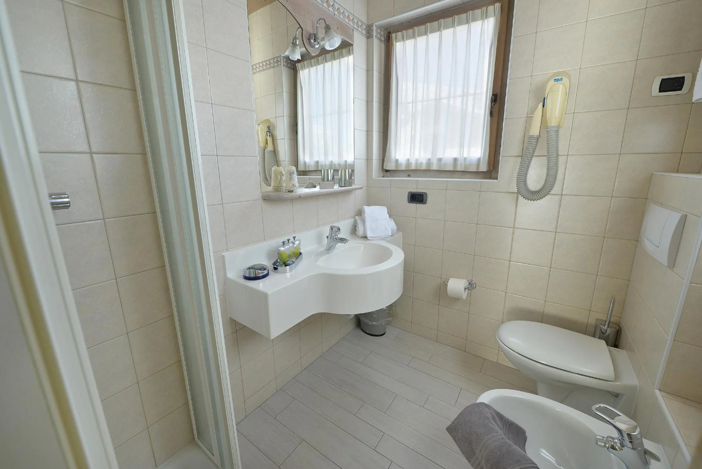 Shower in Hotel Piccolo Mondo