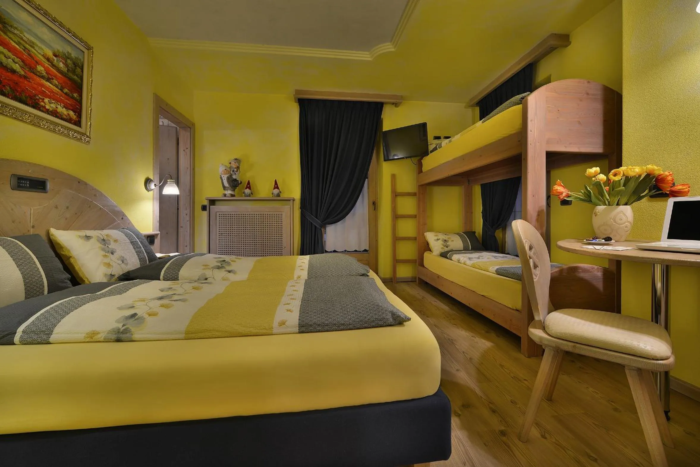 Bed in Hotel Piccolo Mondo