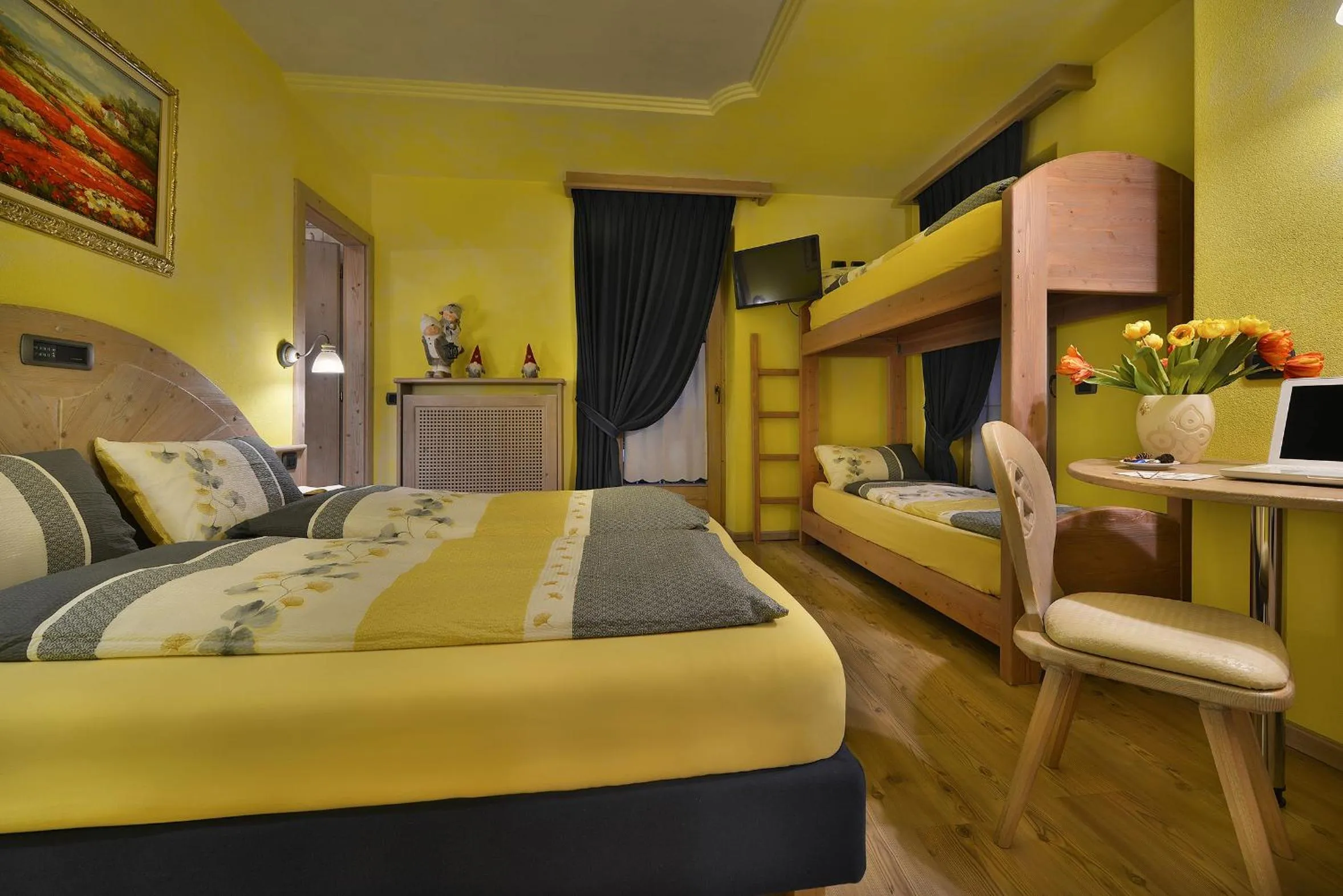 Bed in Hotel Piccolo Mondo