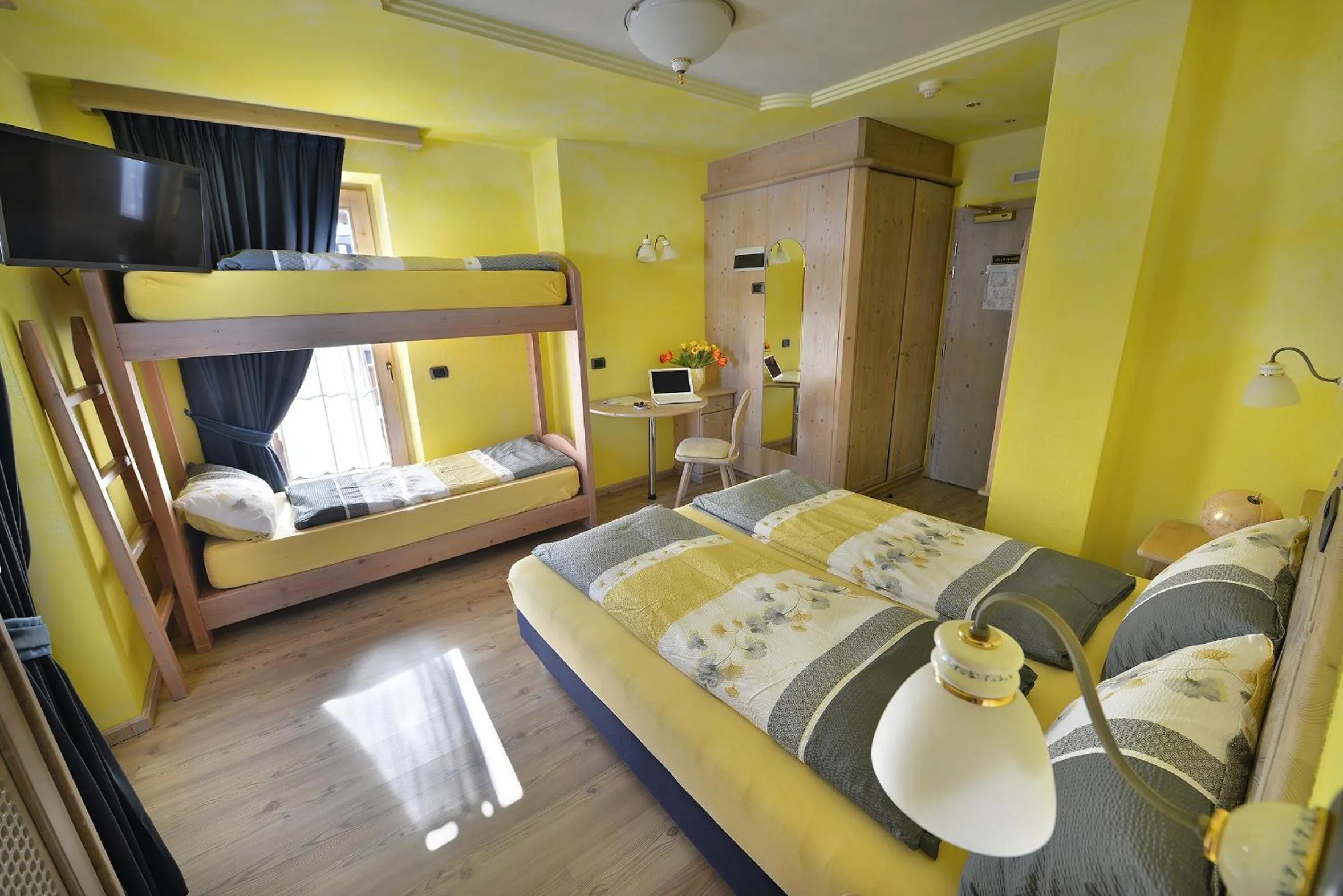 Bed in Hotel Piccolo Mondo