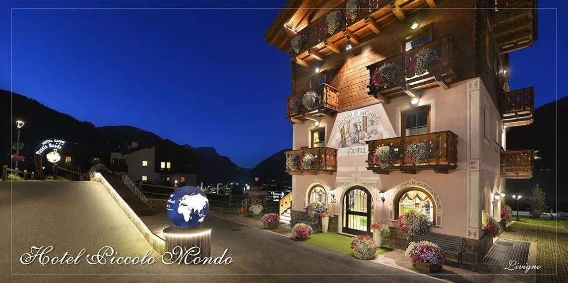 Property building in Hotel Piccolo Mondo