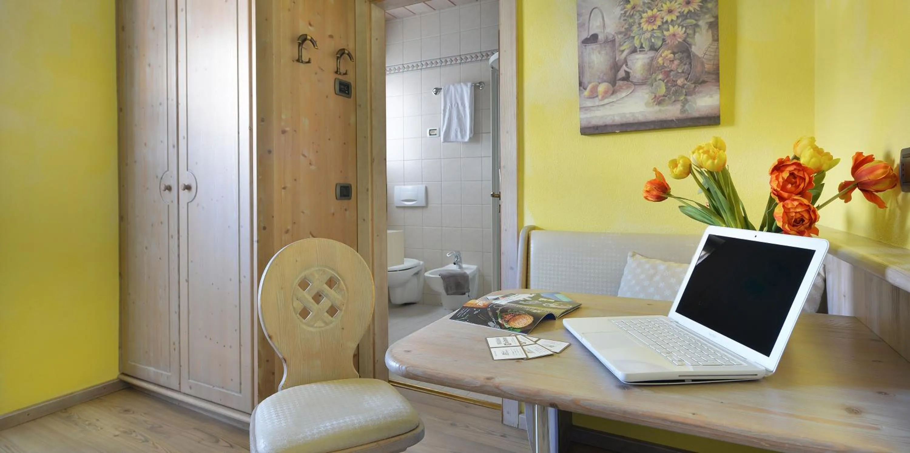 TV and multimedia in Hotel Piccolo Mondo