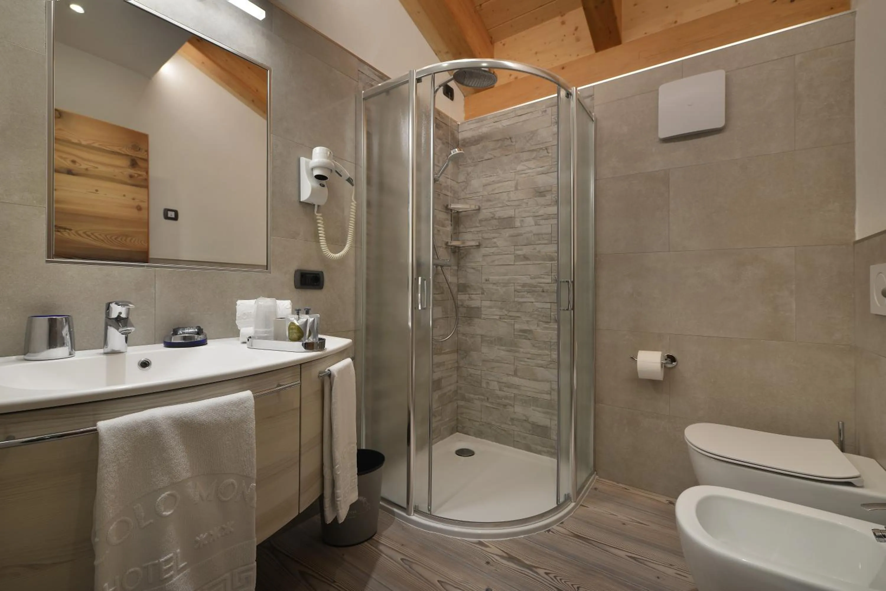 Shower in Hotel Piccolo Mondo