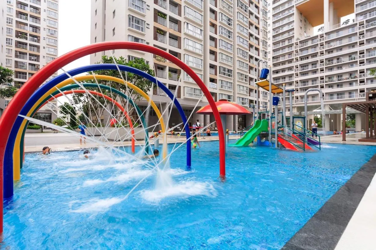 Children play ground in Scenic Valley Marvel