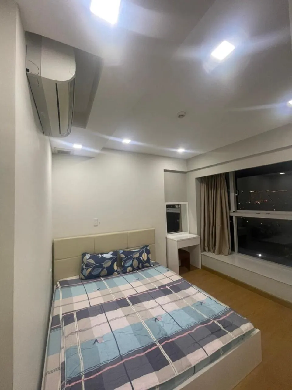 Bed in Scenic Valley Marvel