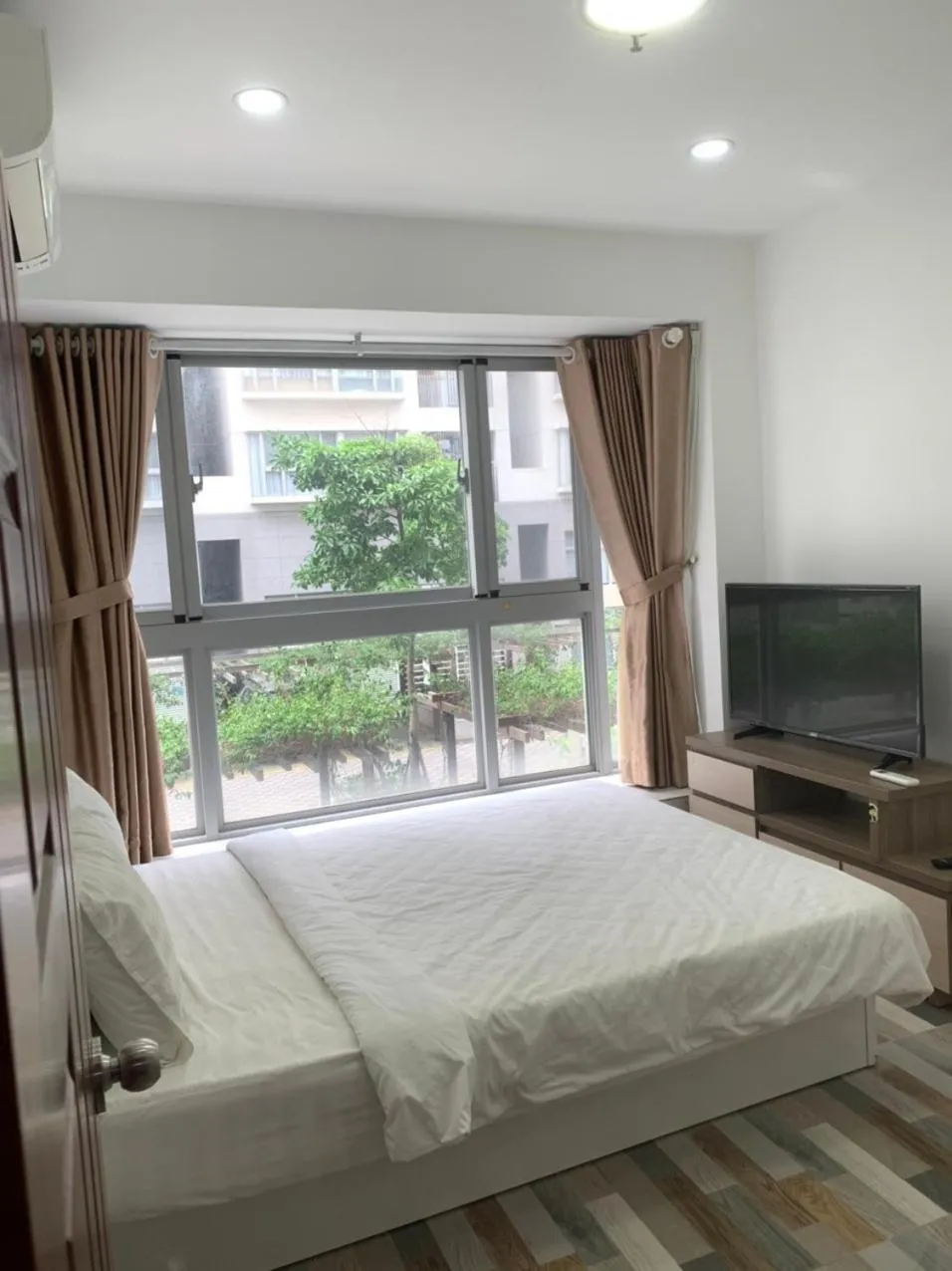 Bed in Scenic Valley Marvel