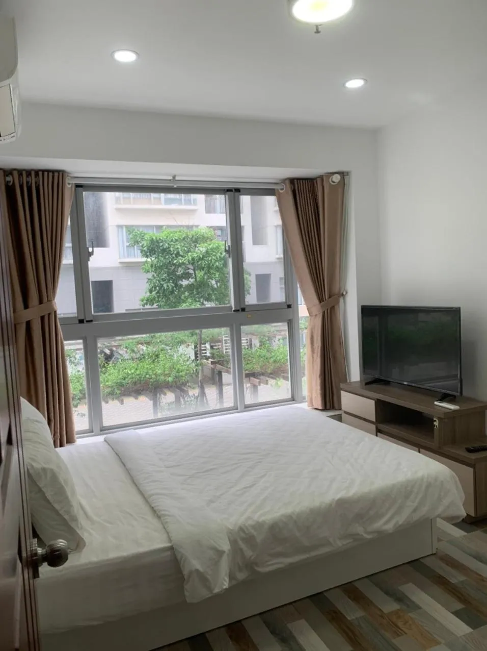 Bed in Scenic Valley Marvel