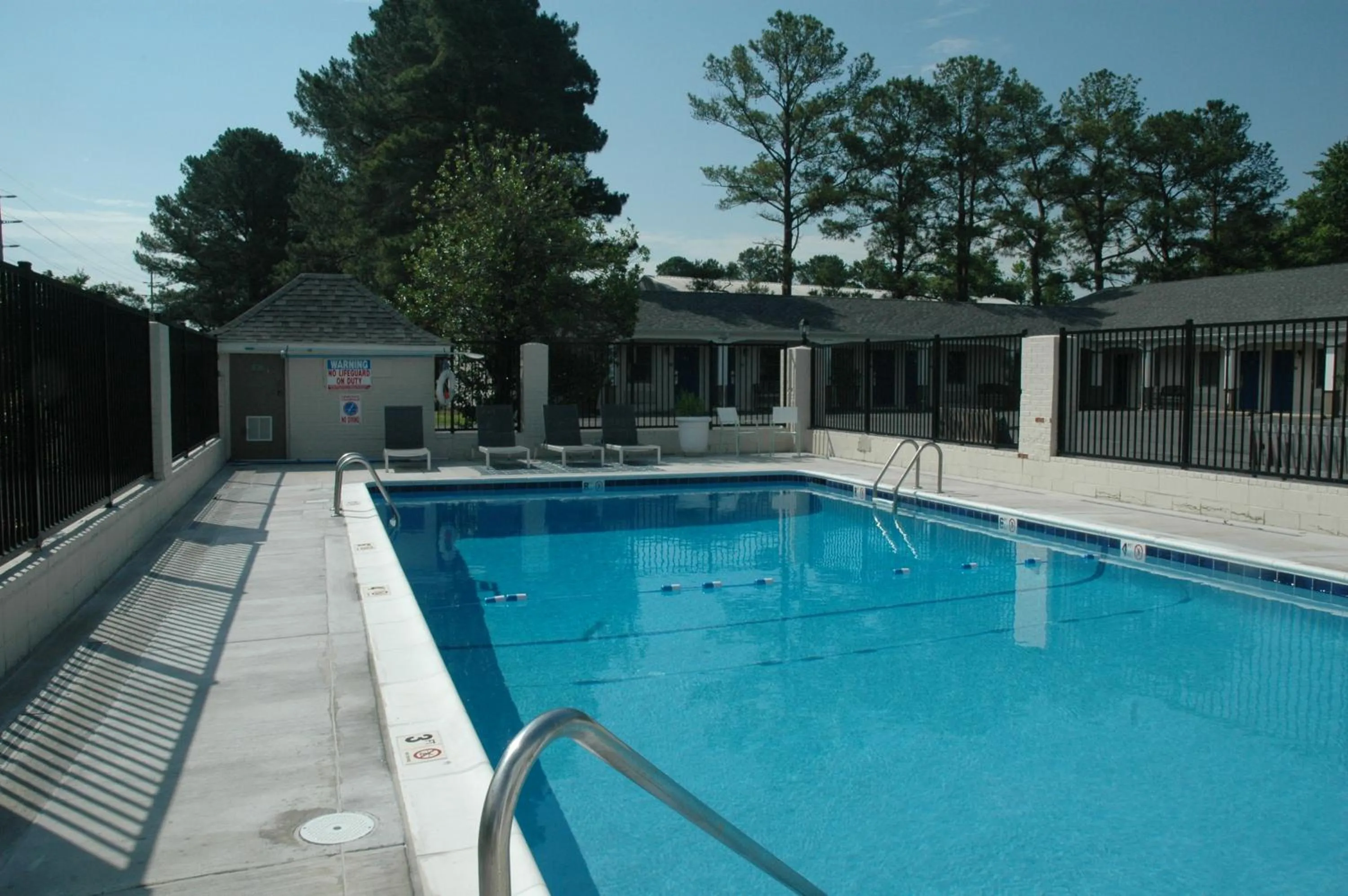 Swimming pool in St. Michaels Inn