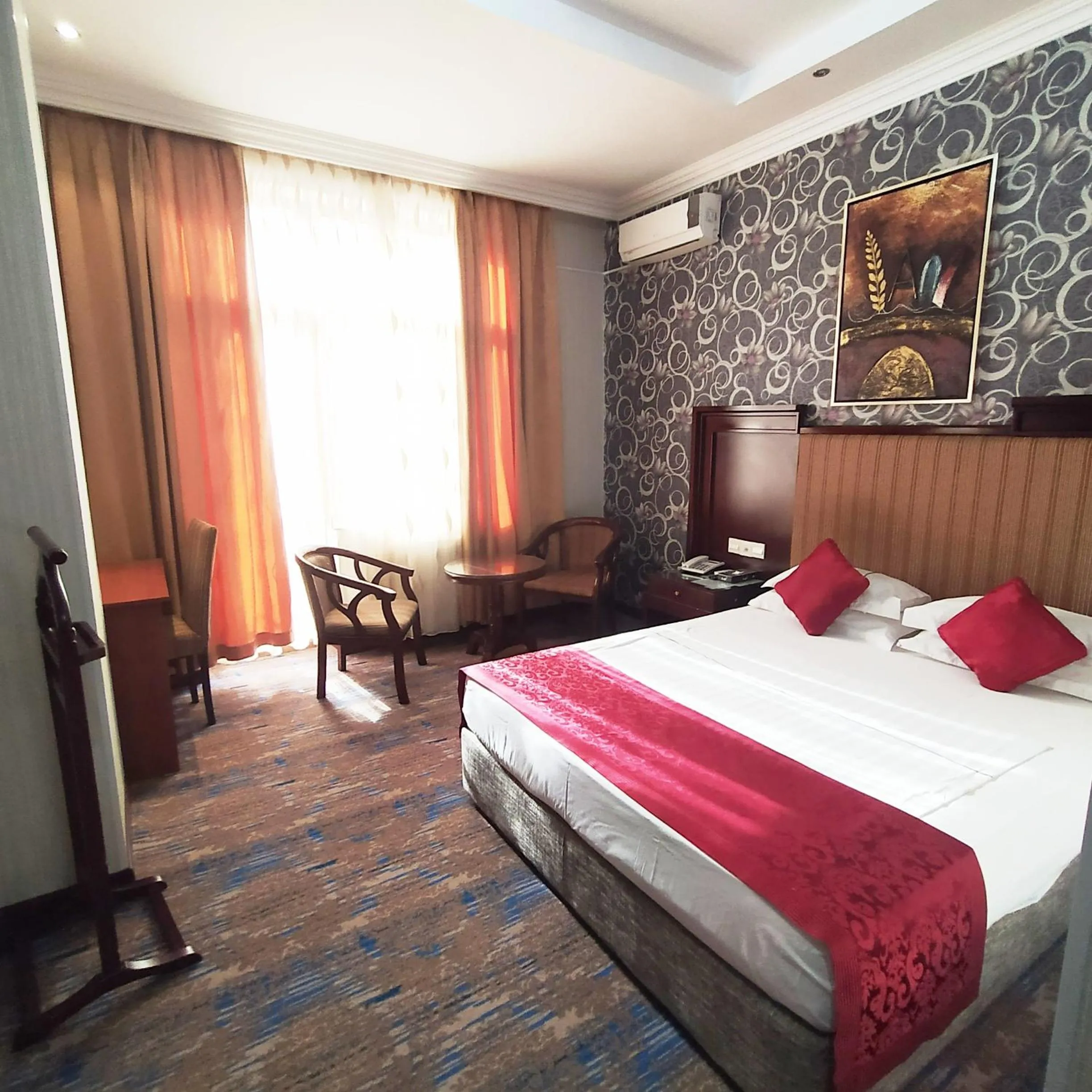 Photo of the whole room, Bed in Royal Hotel