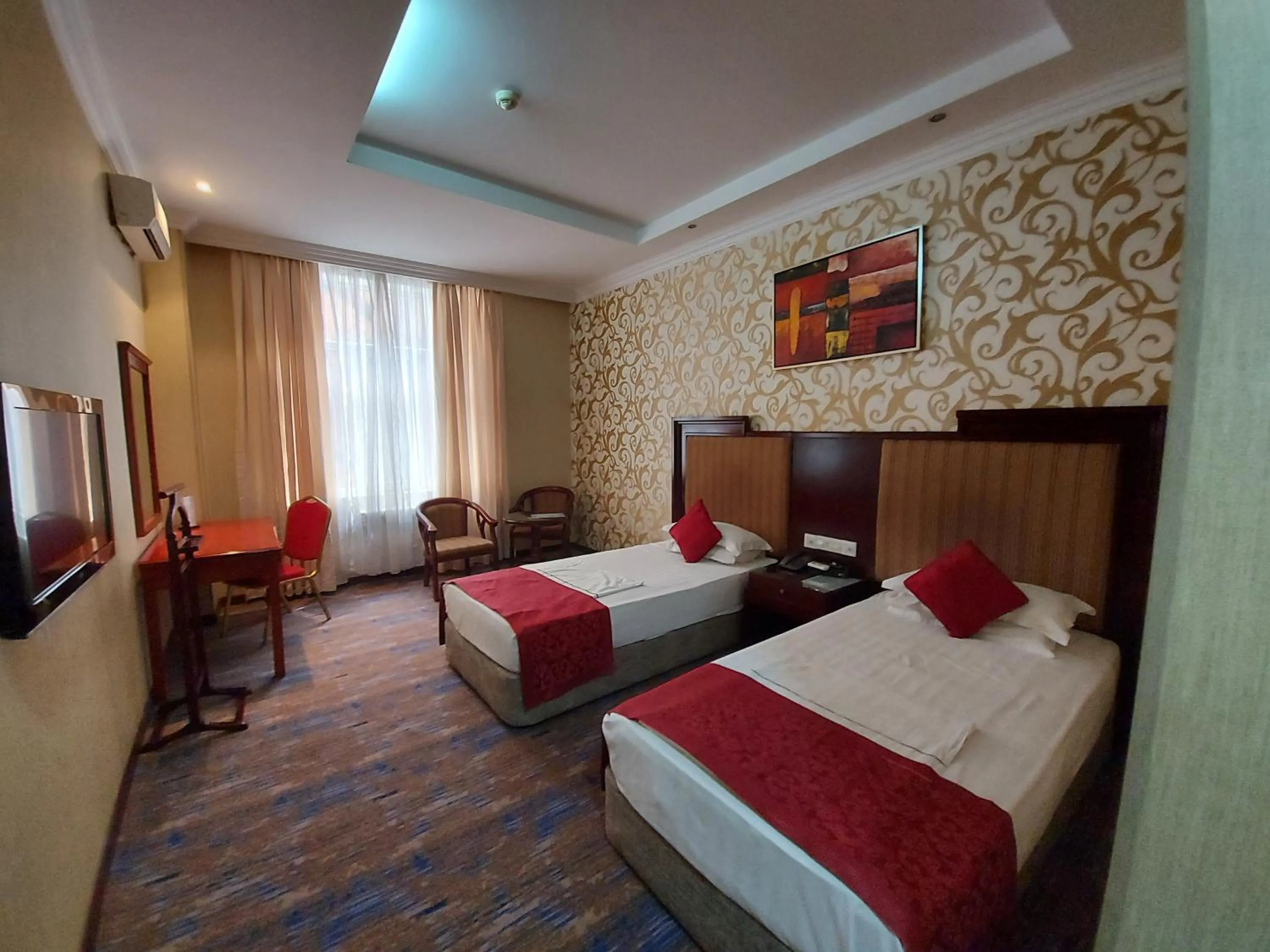 Photo of the whole room, Bed in Royal Hotel