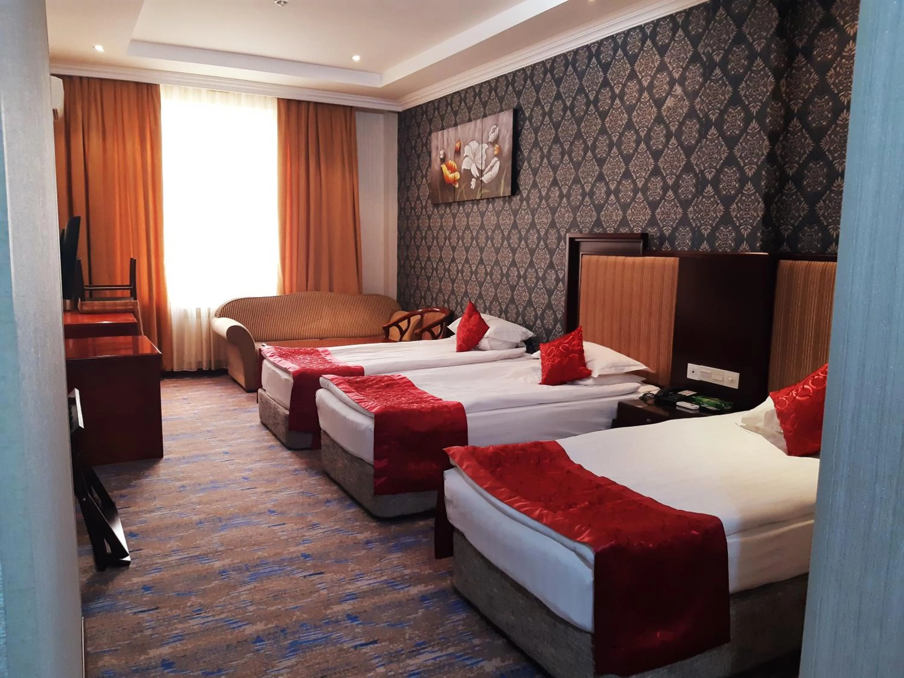 Photo of the whole room, Bed in Royal Hotel