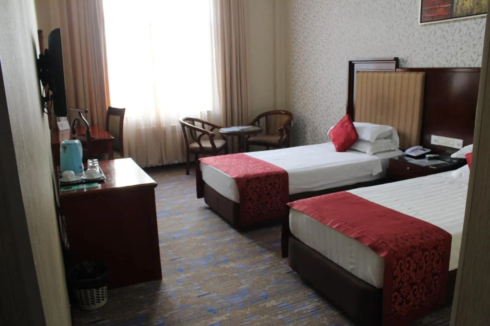 Property building, Bed in Royal Hotel