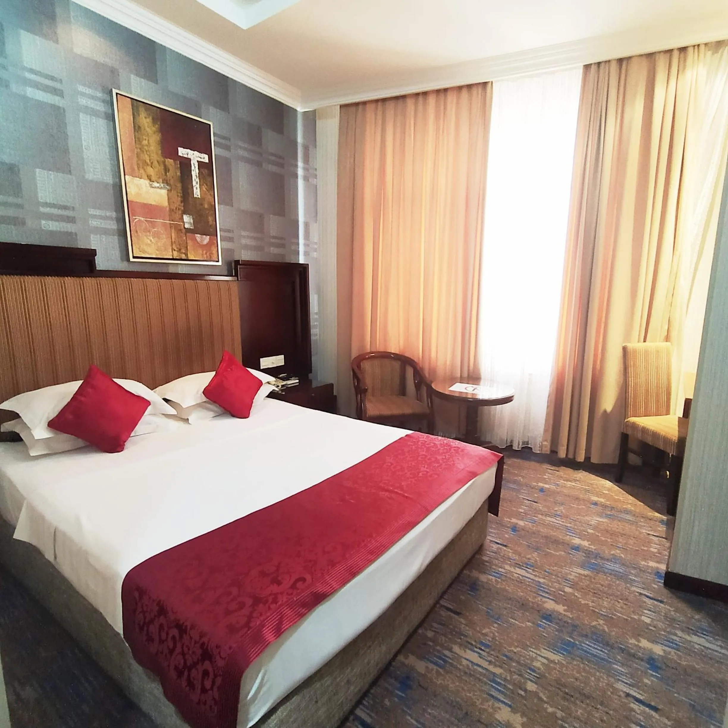 Photo of the whole room, Bed in Royal Hotel