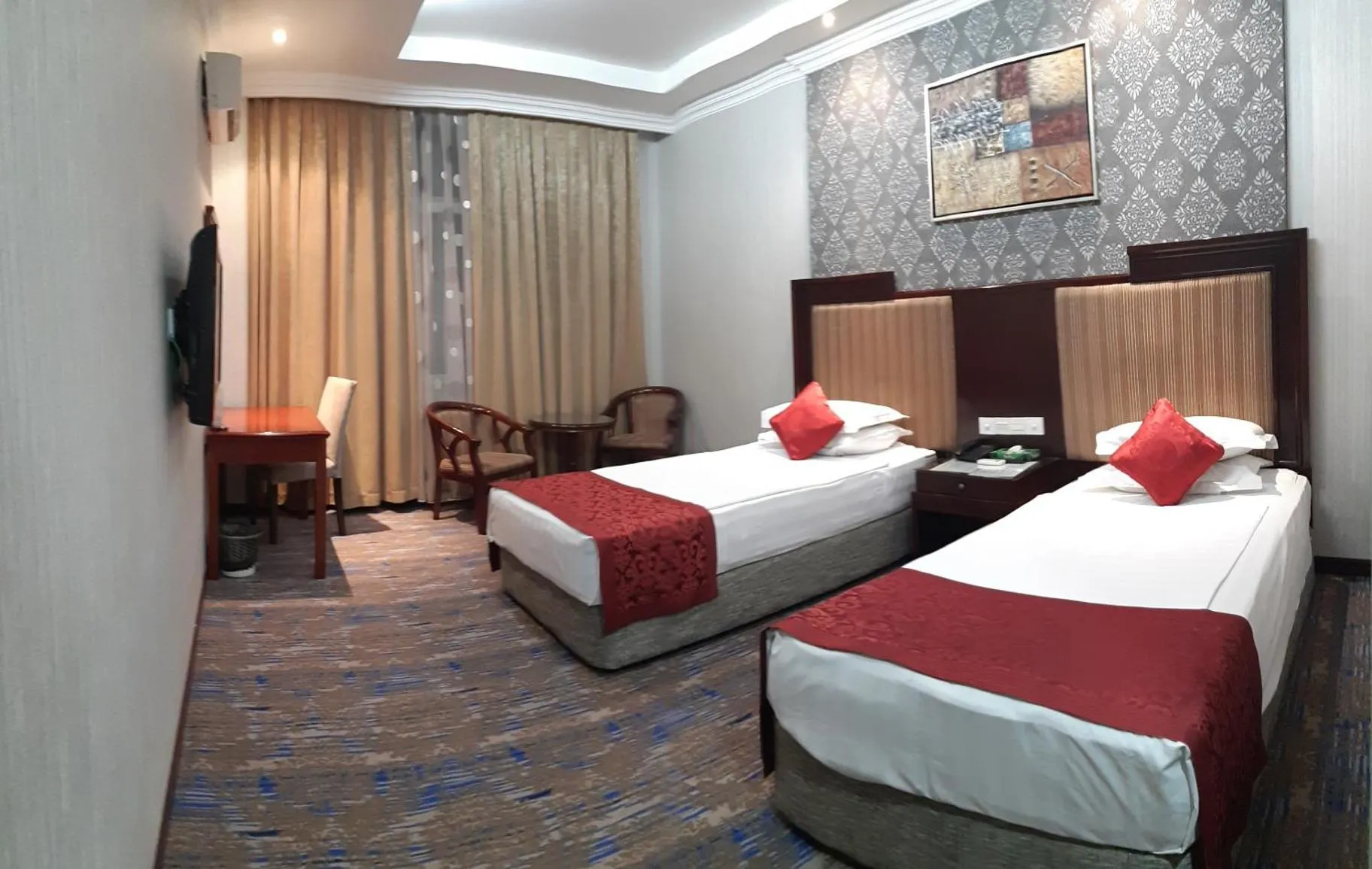 Photo of the whole room, Bed in Royal Hotel