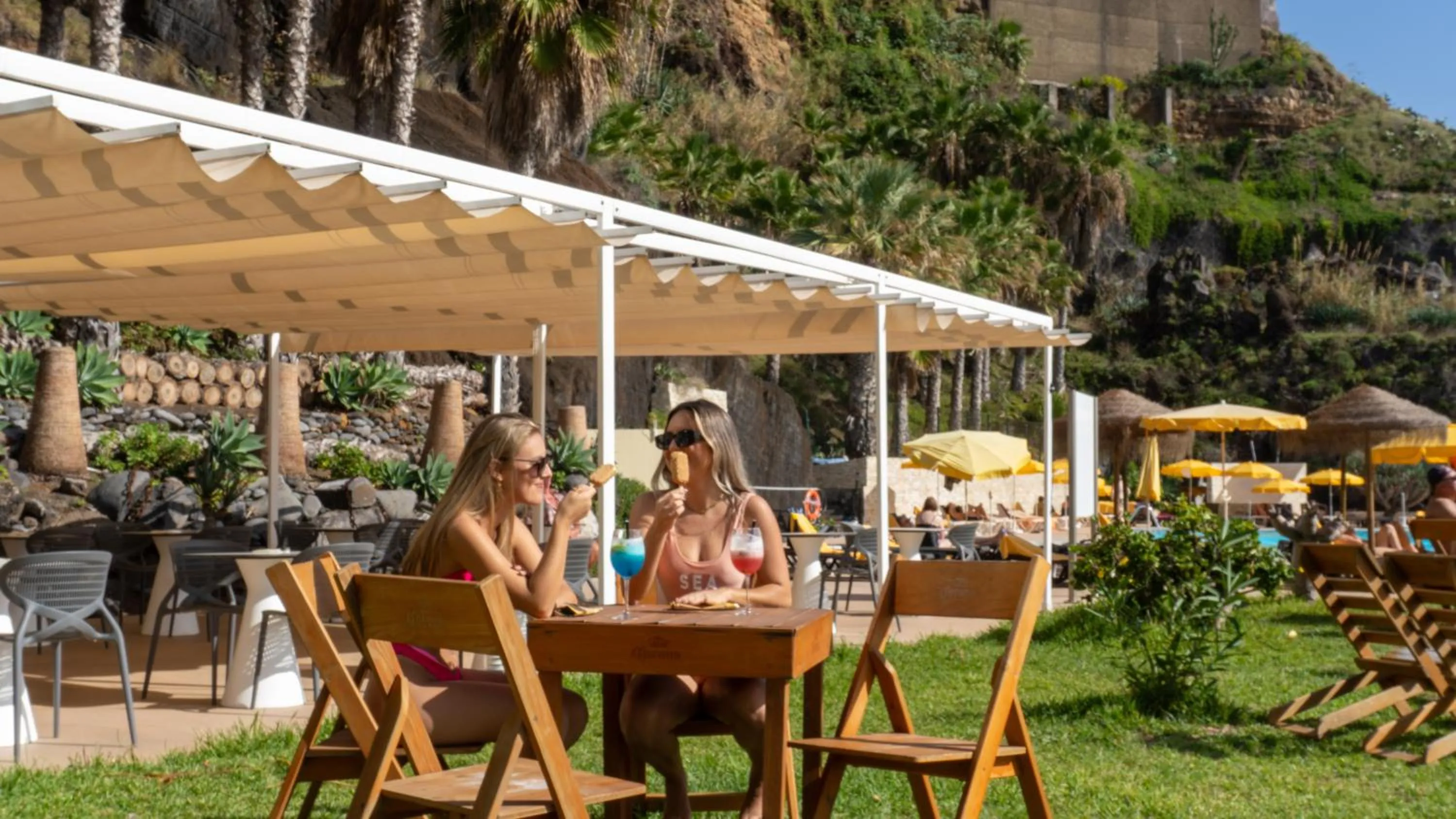 Swimming pool in Hotel Orca Praia - Adults Only