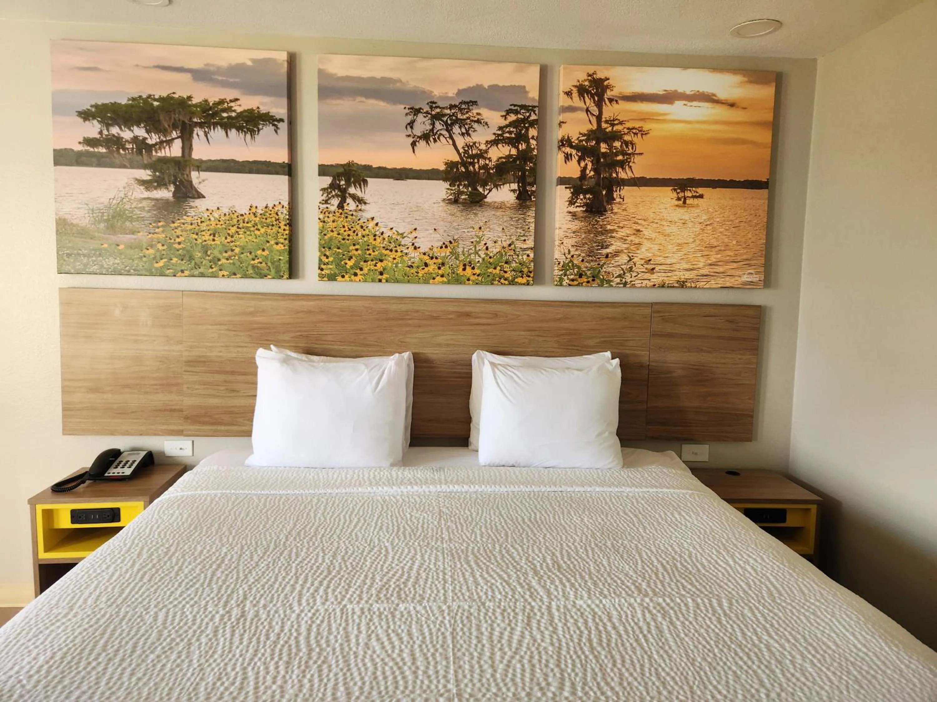 Bedroom, Bed in Days Inn by Wyndham Lafayette Scott