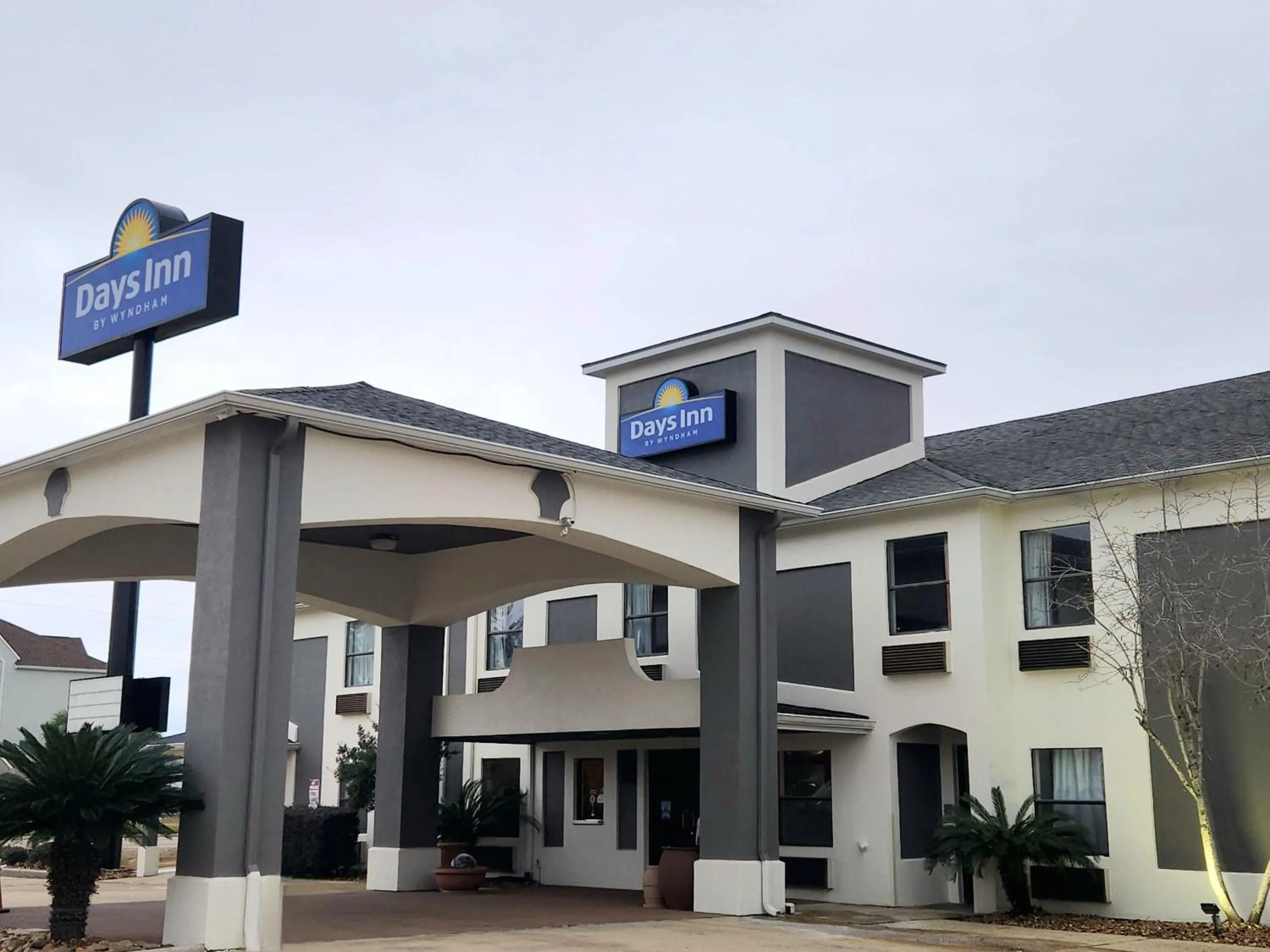 Property building in Days Inn by Wyndham Lafayette Scott