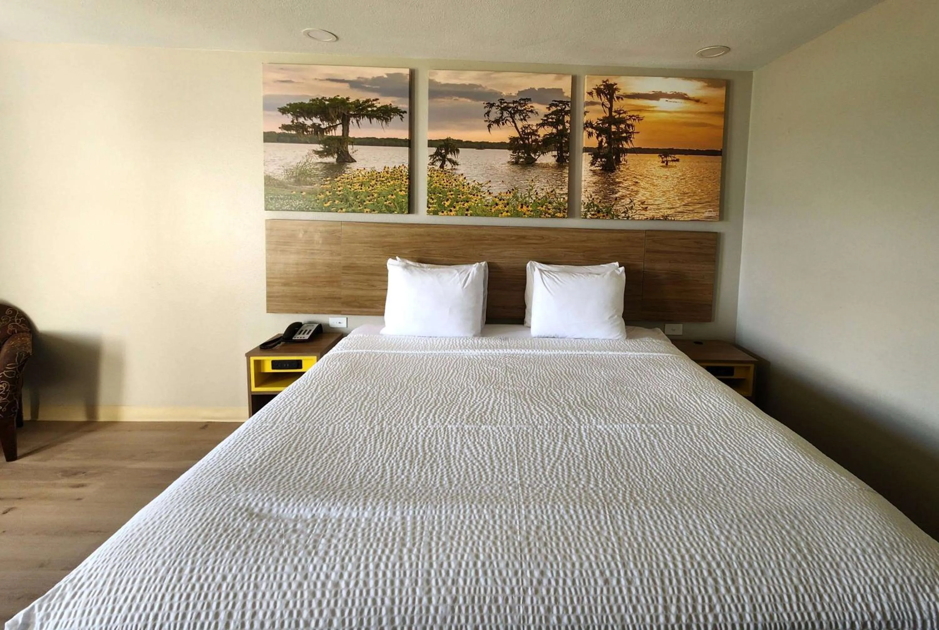 Photo of the whole room, Bed in Days Inn by Wyndham Lafayette Scott