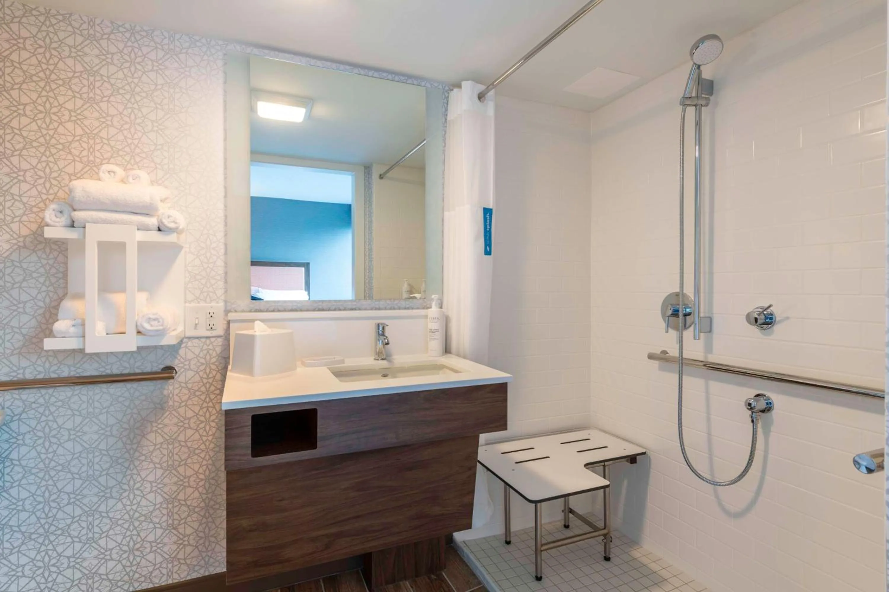 Bathroom in La Quinta by Wyndham Manchester