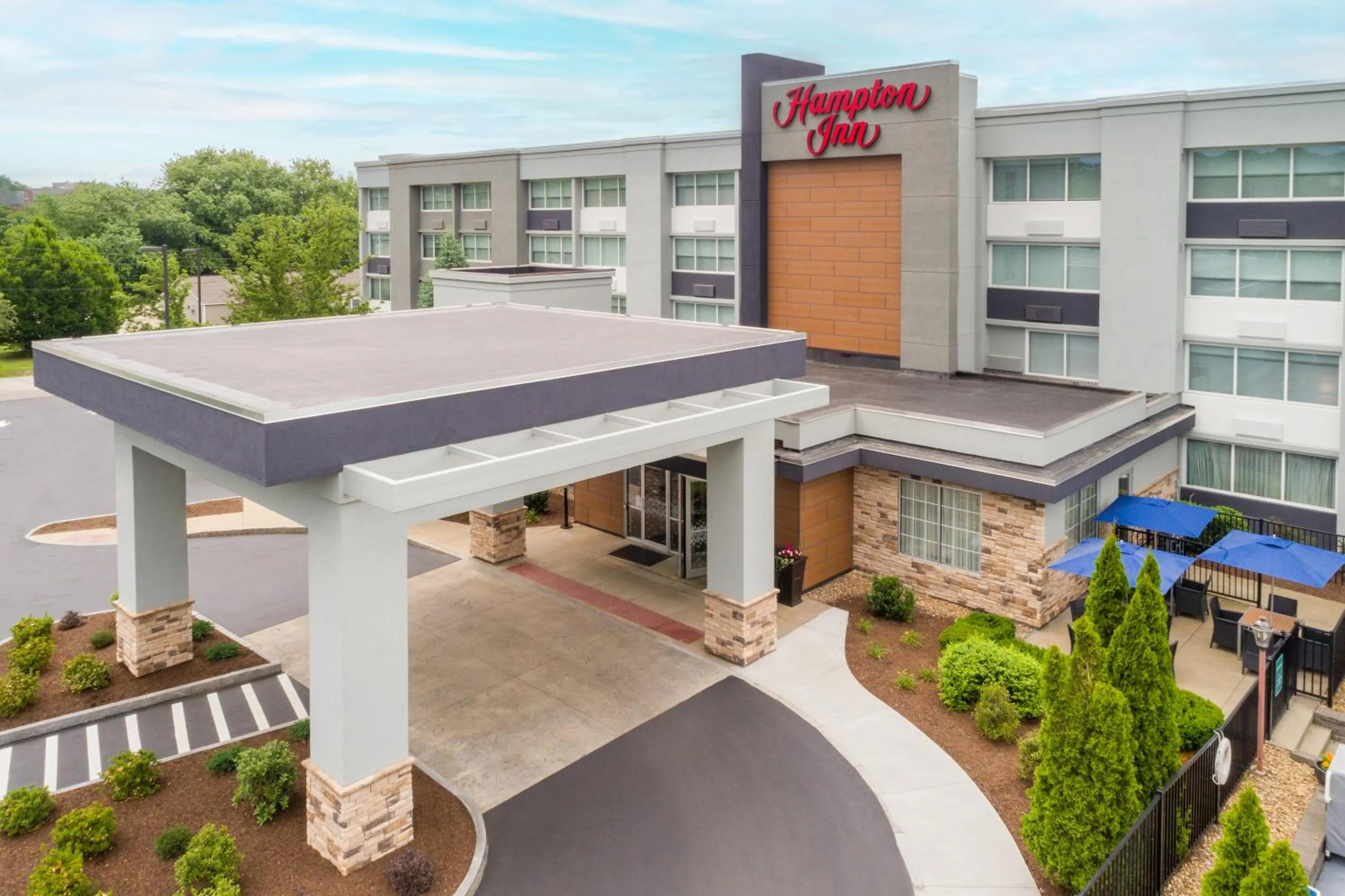 Property building in La Quinta by Wyndham Manchester