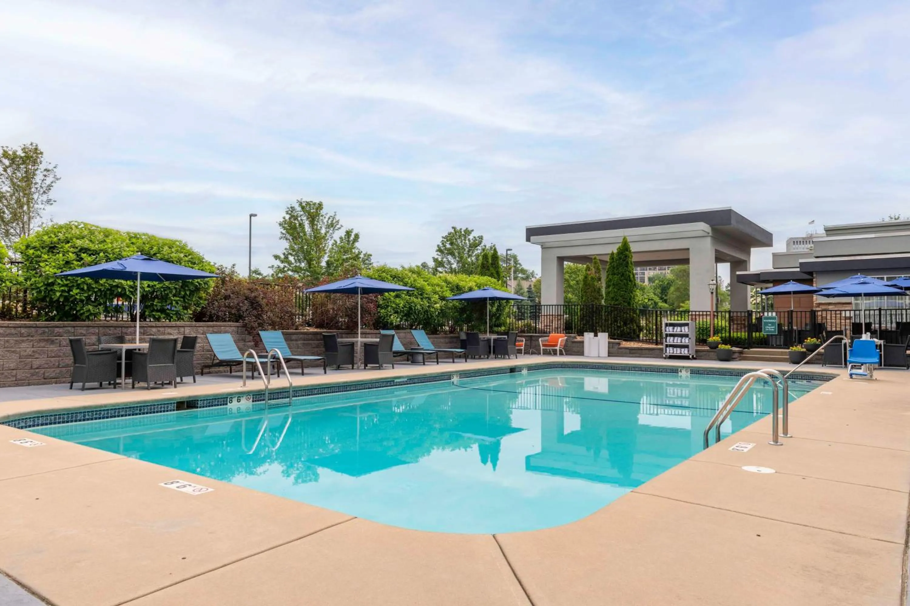 Pool view in La Quinta by Wyndham Manchester