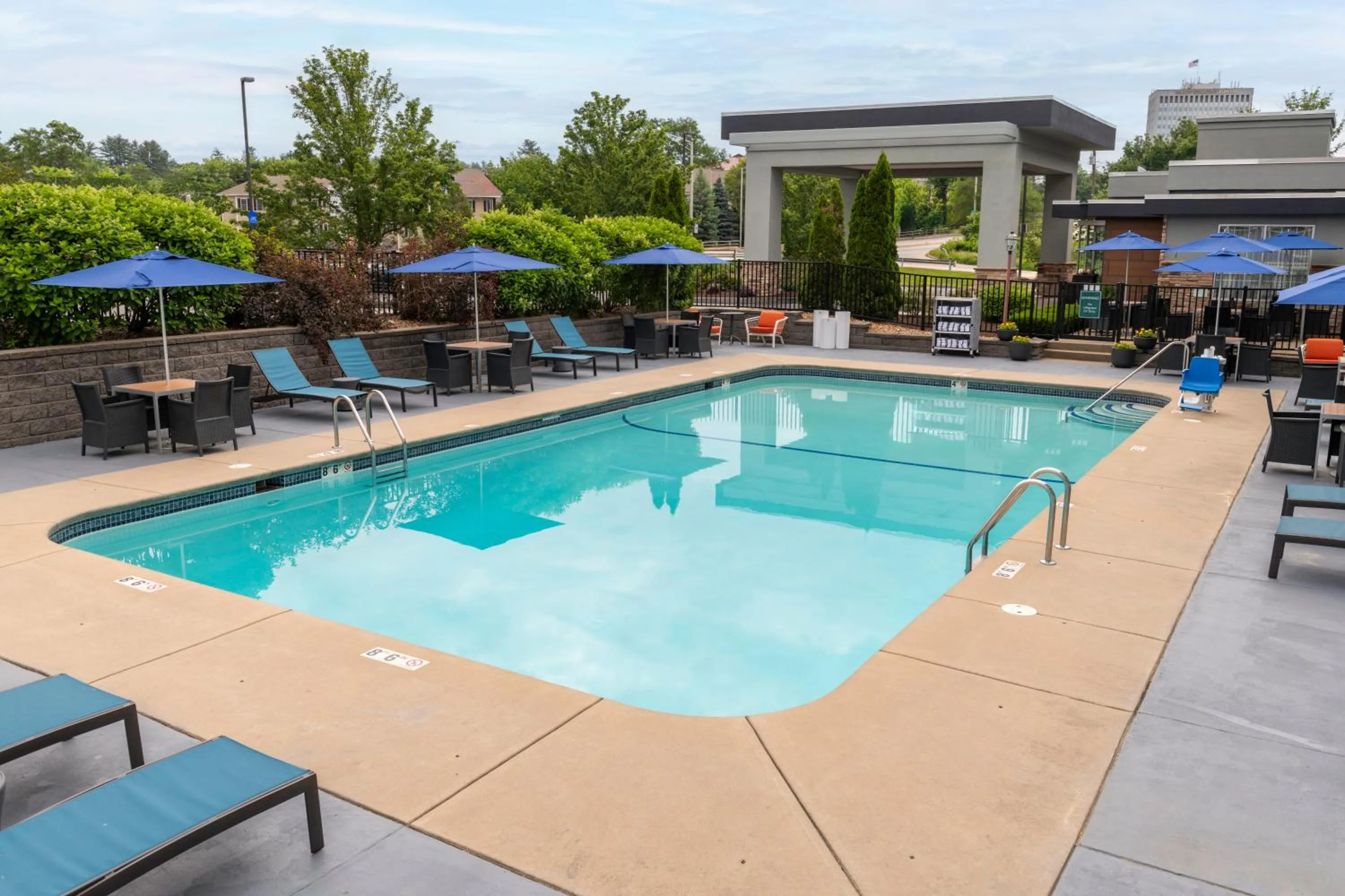 Swimming pool in La Quinta by Wyndham Manchester