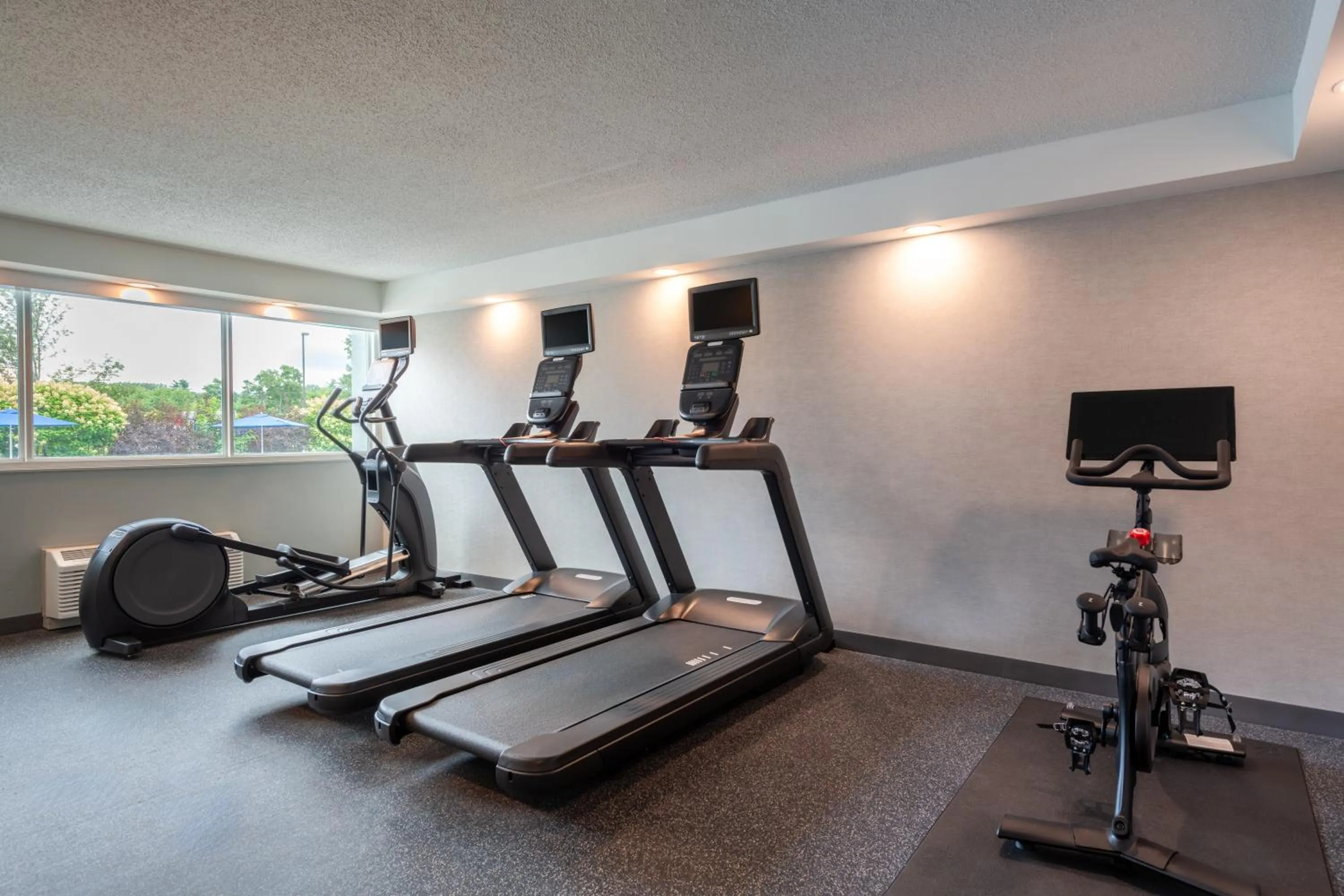 Fitness centre/facilities in La Quinta by Wyndham Manchester