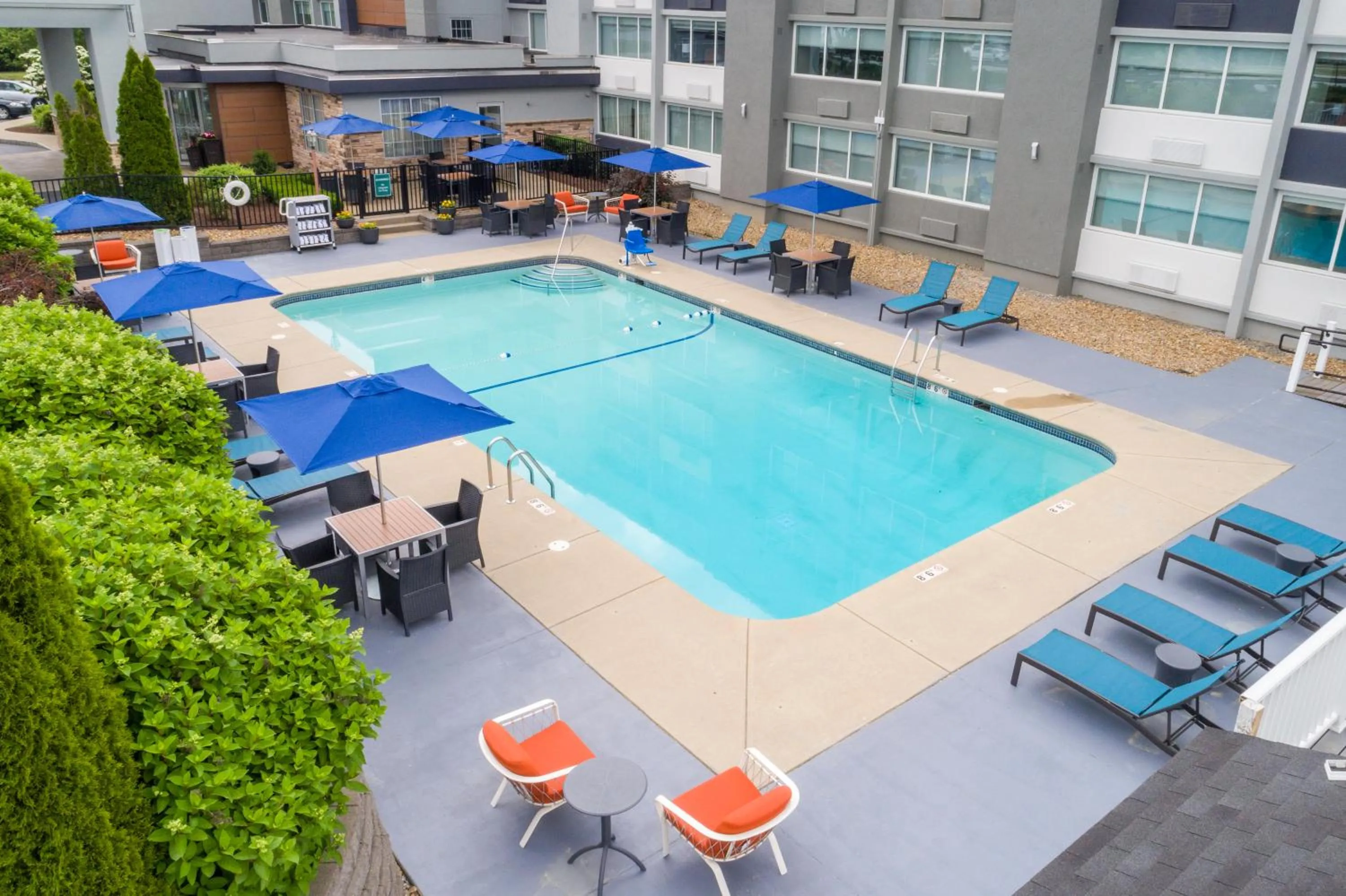 Swimming pool in La Quinta by Wyndham Manchester