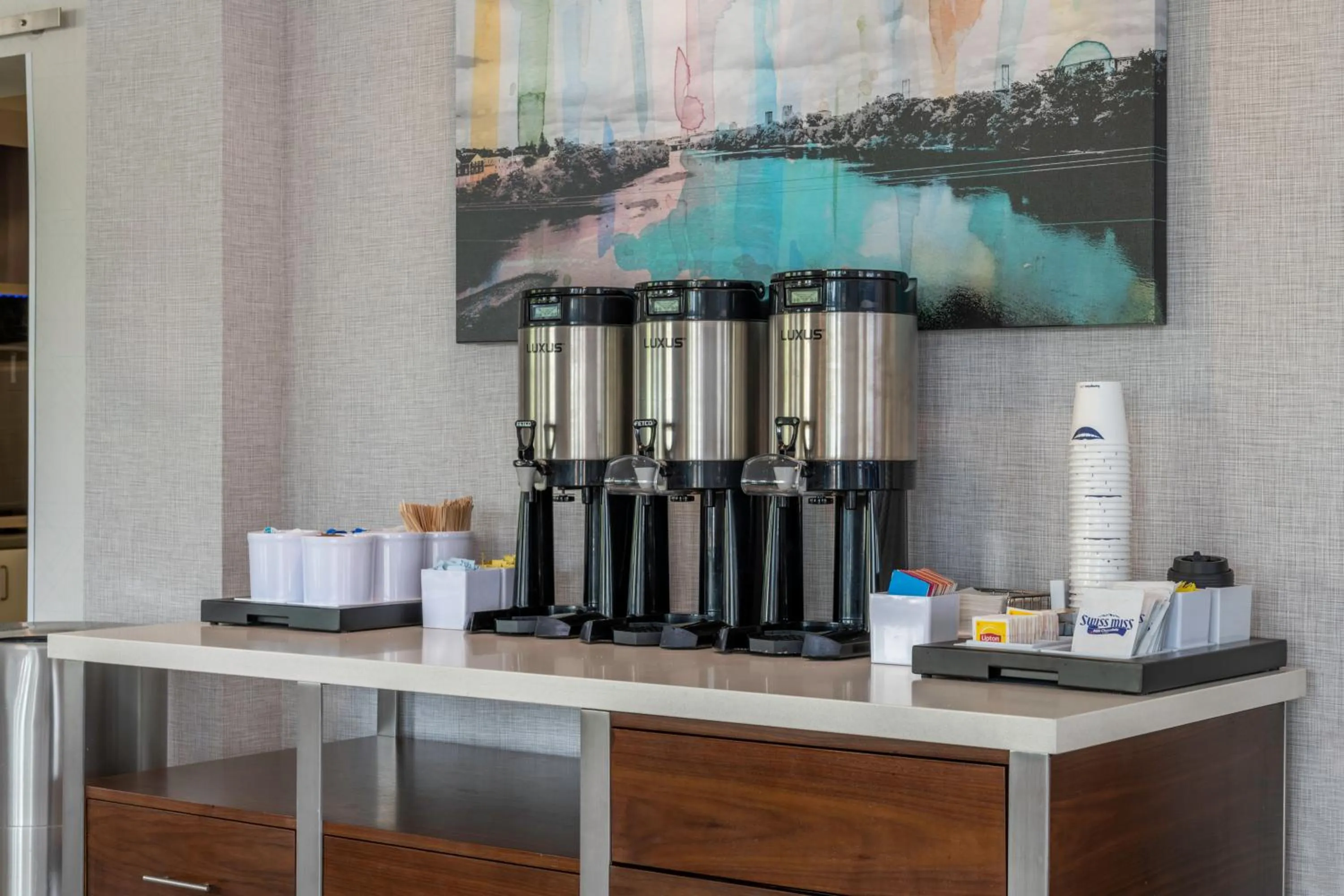 Coffee/tea facilities in La Quinta by Wyndham Manchester